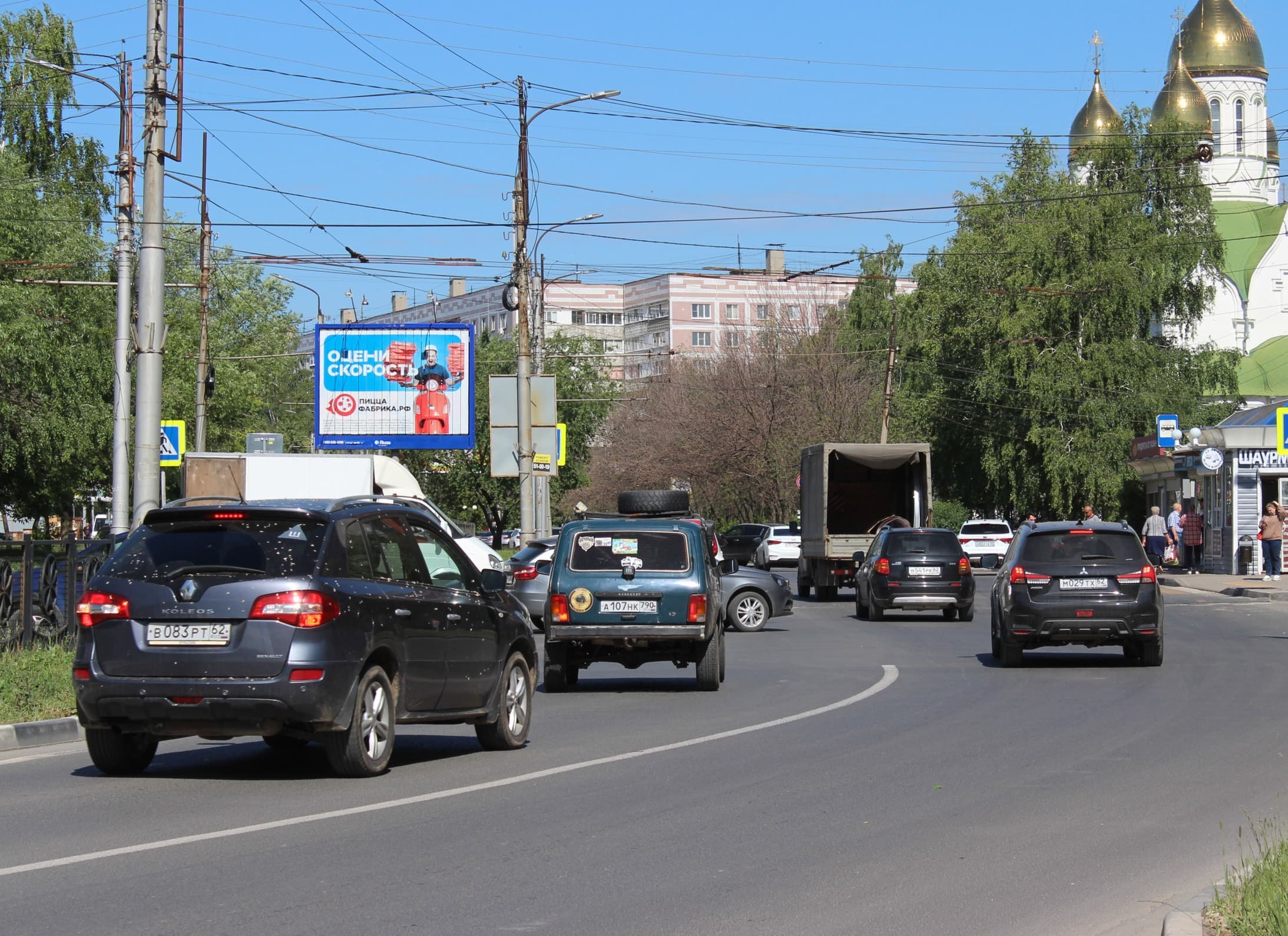 Реклама 2.7x3.7 по адресу Новоселов ул., д. 33г (разделительная полоса)_призма