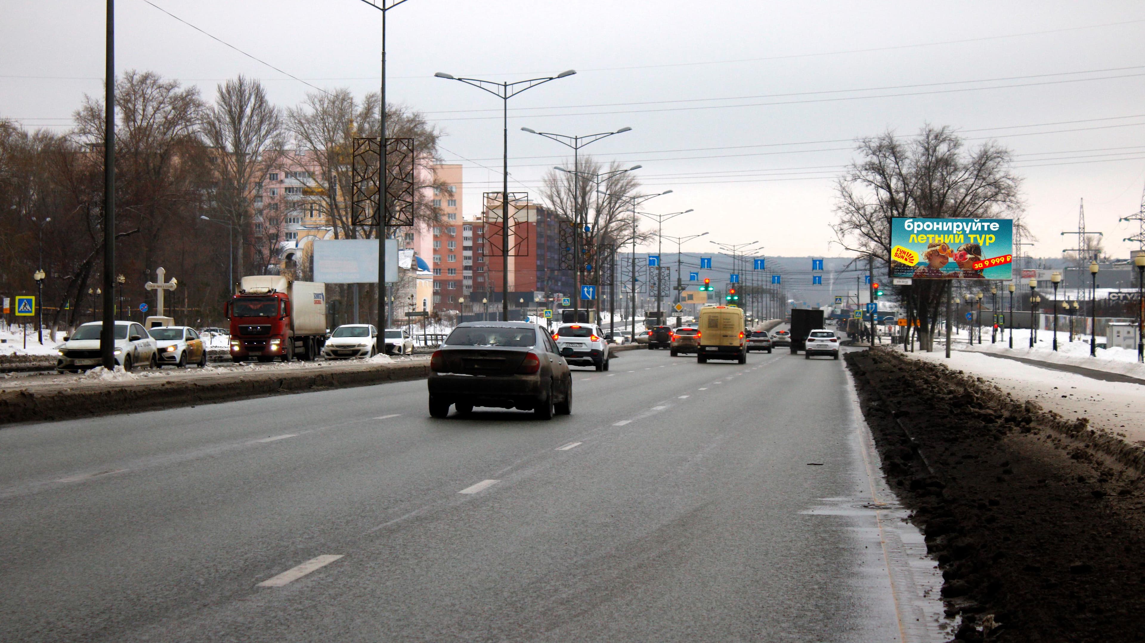 Самара. Московское шоссе, 20 км, нечетная сторона, р/п, (светофор), сторона А