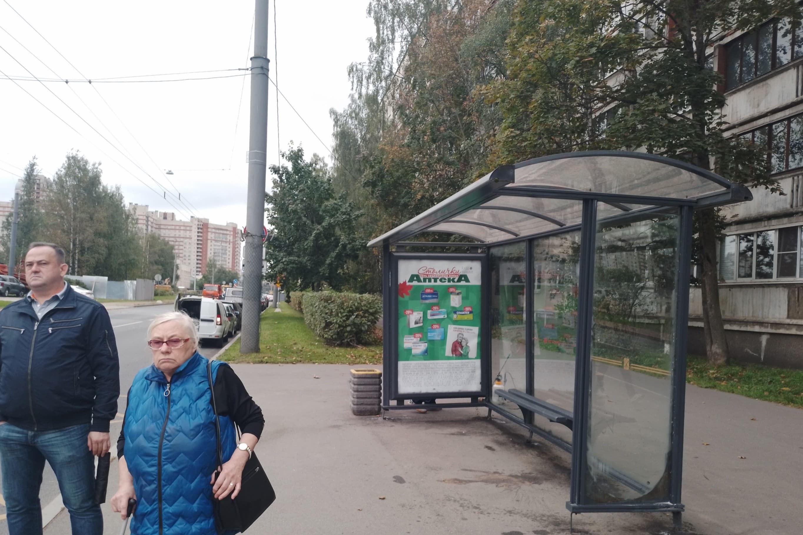 Санкт-Петербург. Есенина ул.  36к1 - ост. "Сиреневый бульвар", (светофор), сторона А