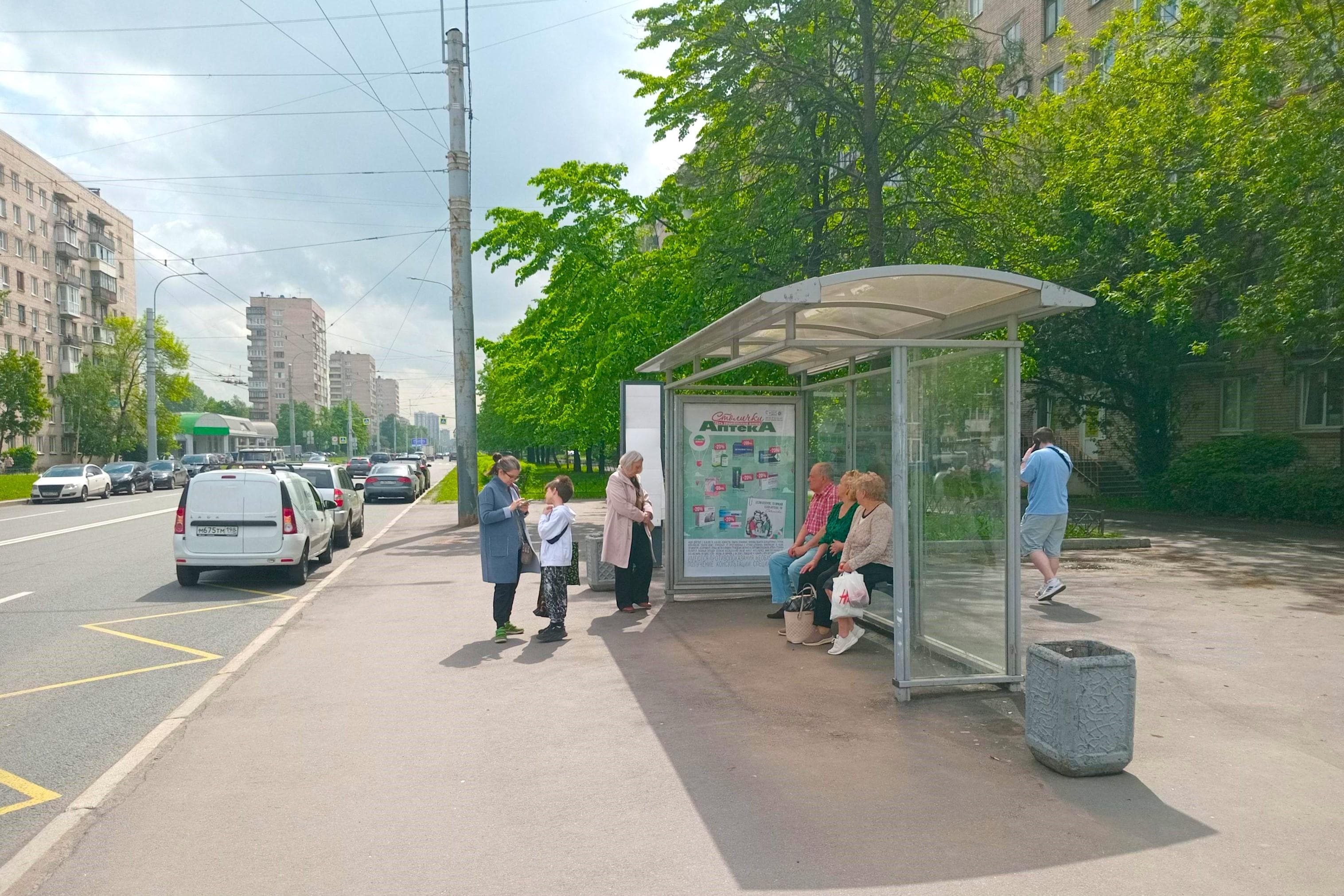 Санкт-Петербург. Пражская ул.  17к1 - ост. "Улица Белы Куна", (светофор), сторона А