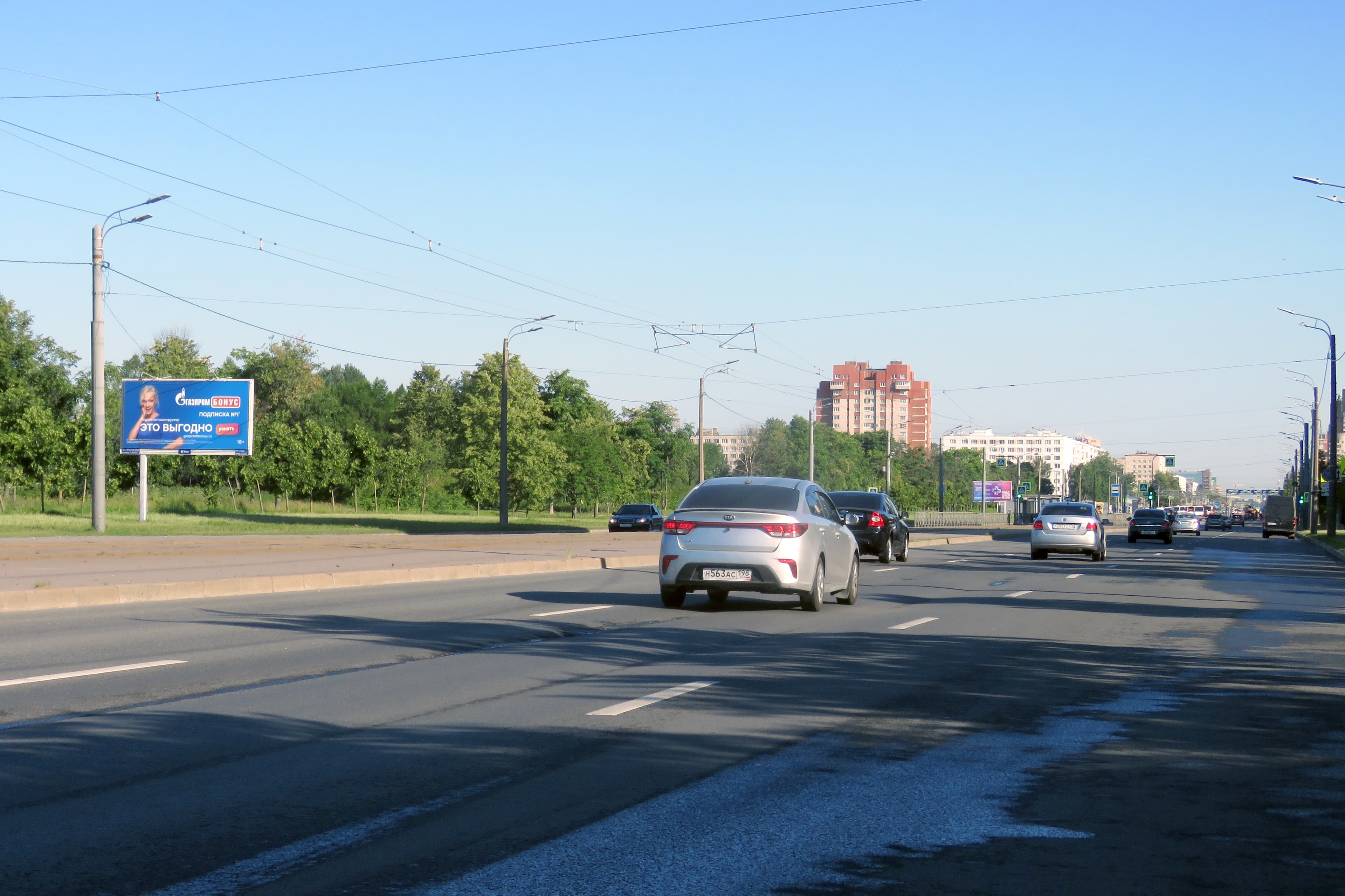 Санкт-Петербург. Бухарестская ул. 120 к.1, напротив (в центр), сторона Б