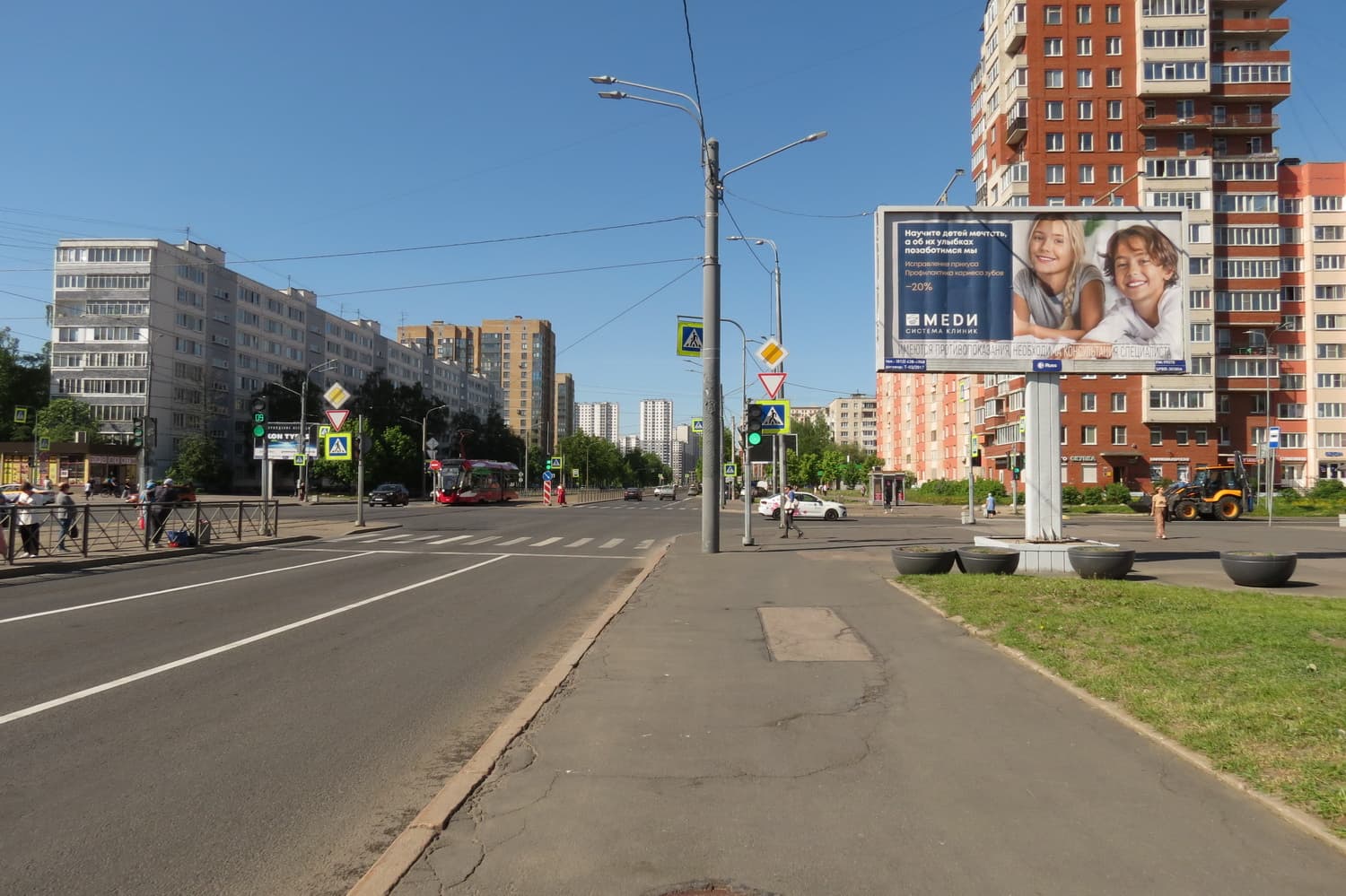 Санкт-Петербург. Дыбенко ул.  16, (светофор), сторона А