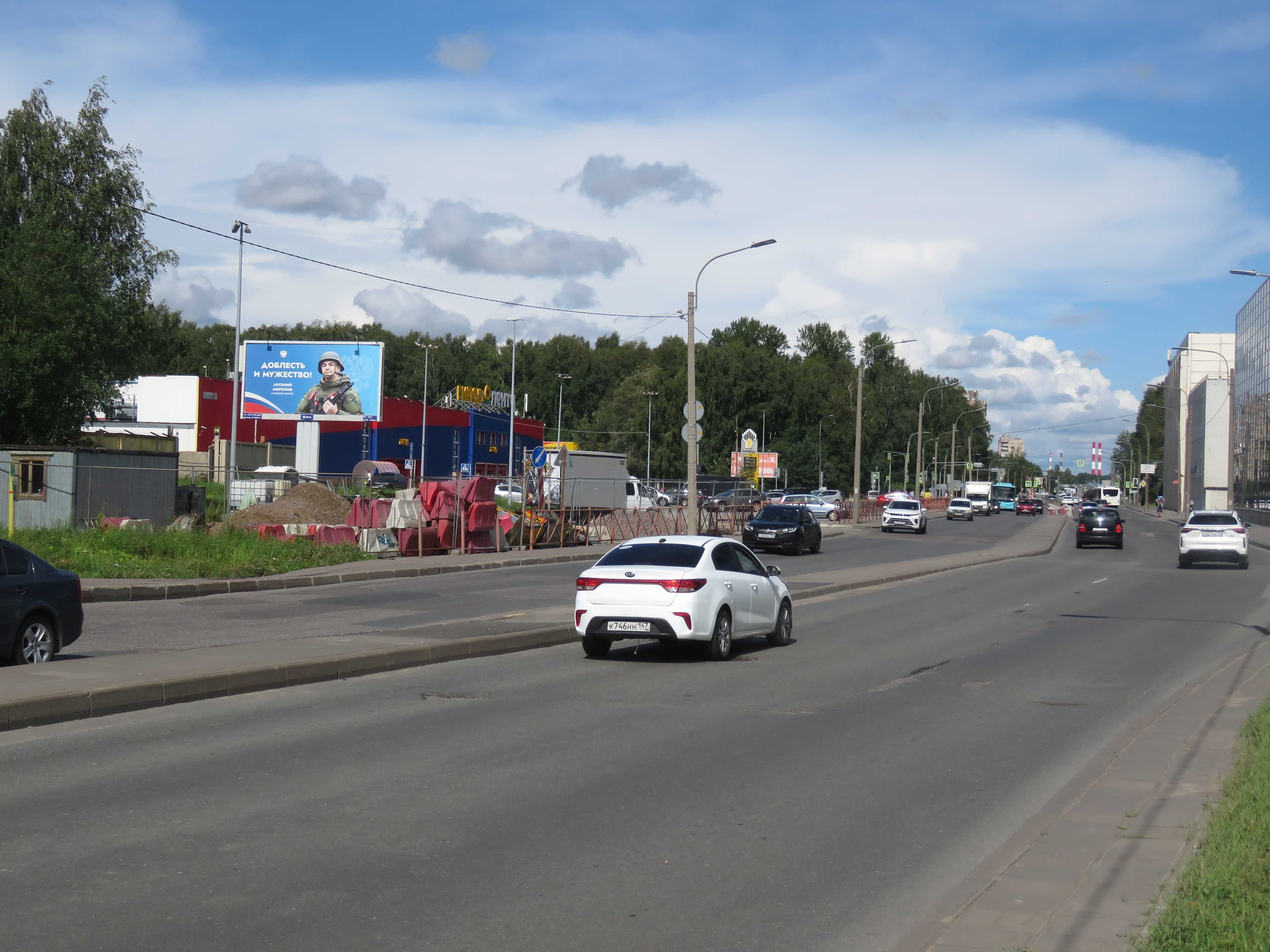 Санкт-Петербург. Энергетиков пр., д. 16 у супермаркета "Лента", сторона Б