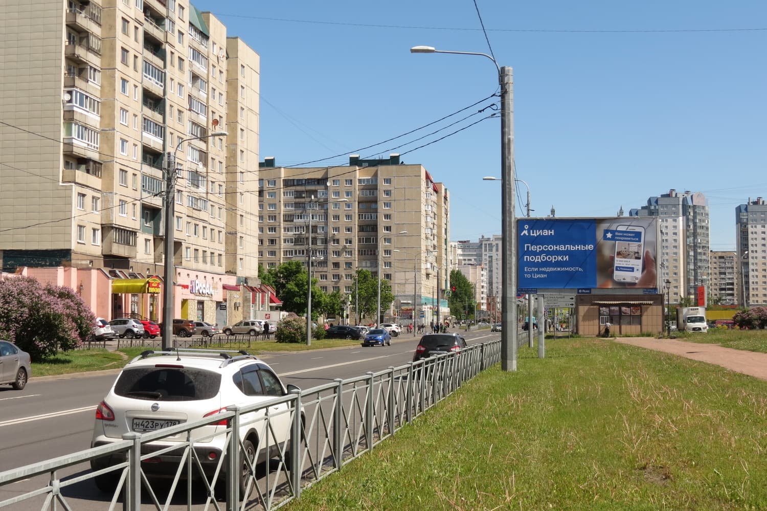 Санкт-Петербург. Энтузиастов пр. 22, напротив / ТРК "Июнь" (из центра), сторона А
