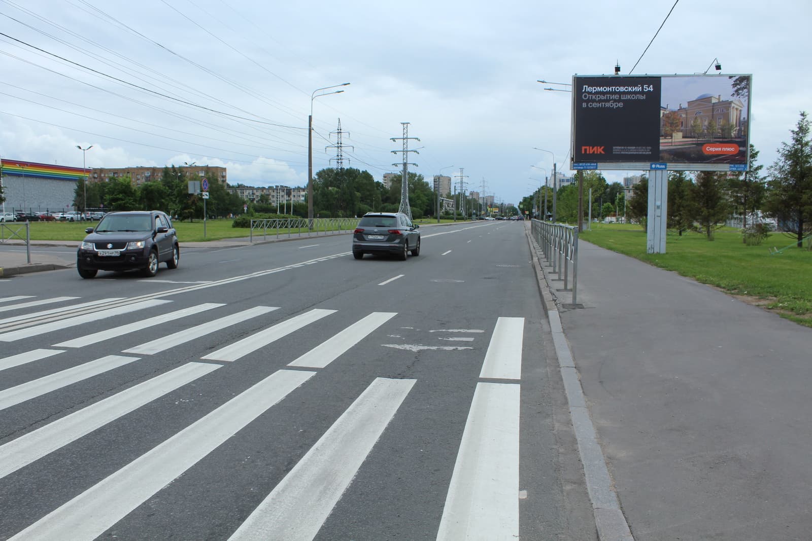 Санкт-Петербург. Космонавтов проспект   9, (светофор, ТЦ "Радуга", "СКА Арена"), сторона А