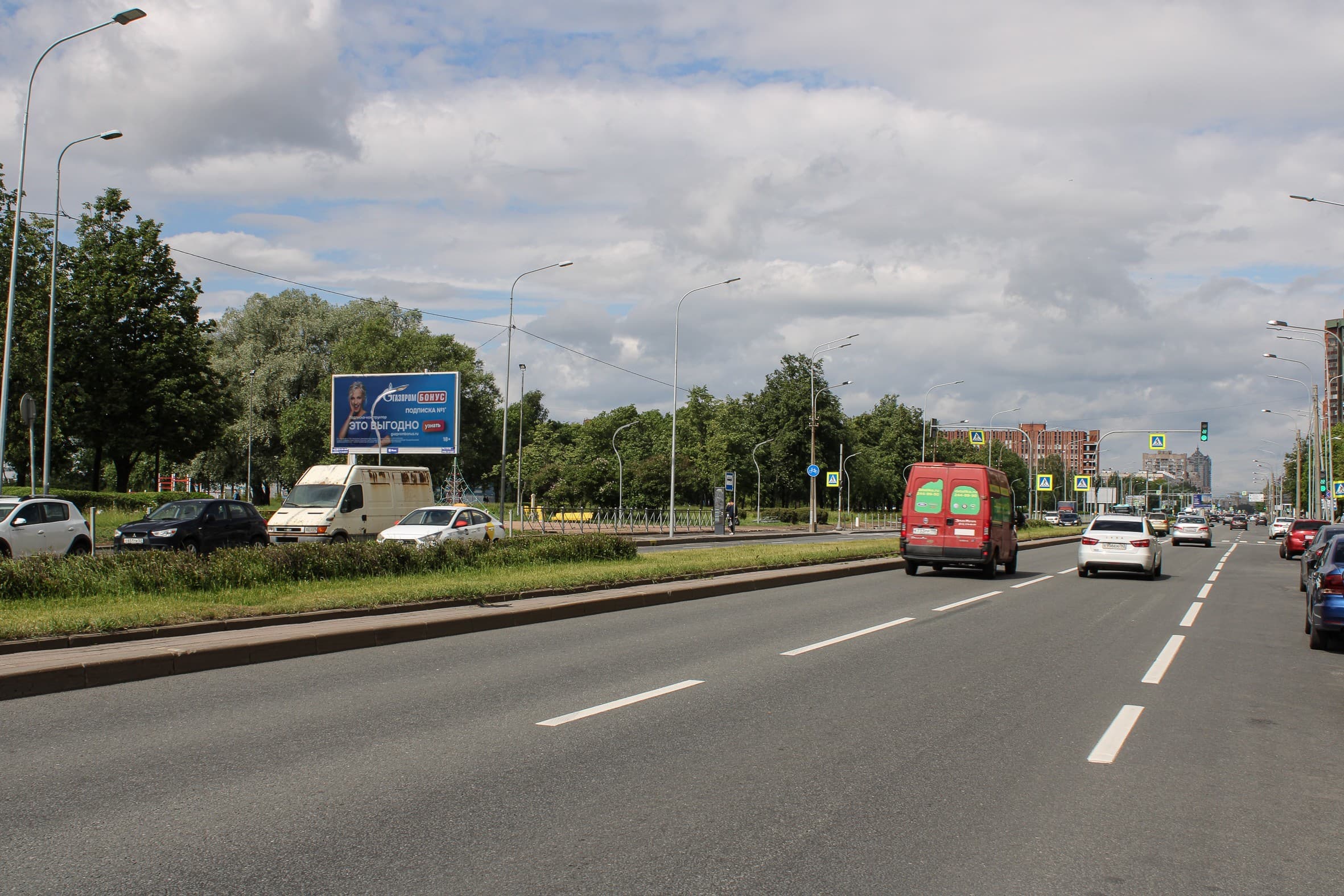 Санкт-Петербург. Луначарского пр., напротив д. 78, к. 5, сторона Б1