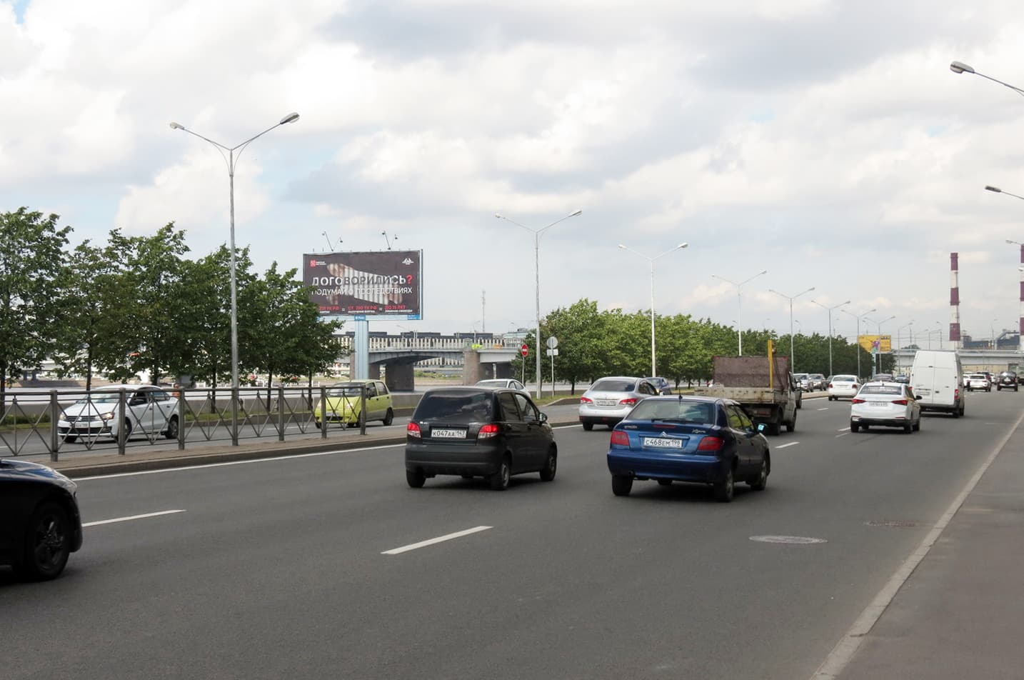 Санкт-Петербург. Малоохтинский пр. 94, напротив (к мосту А.Невского), сторона Б