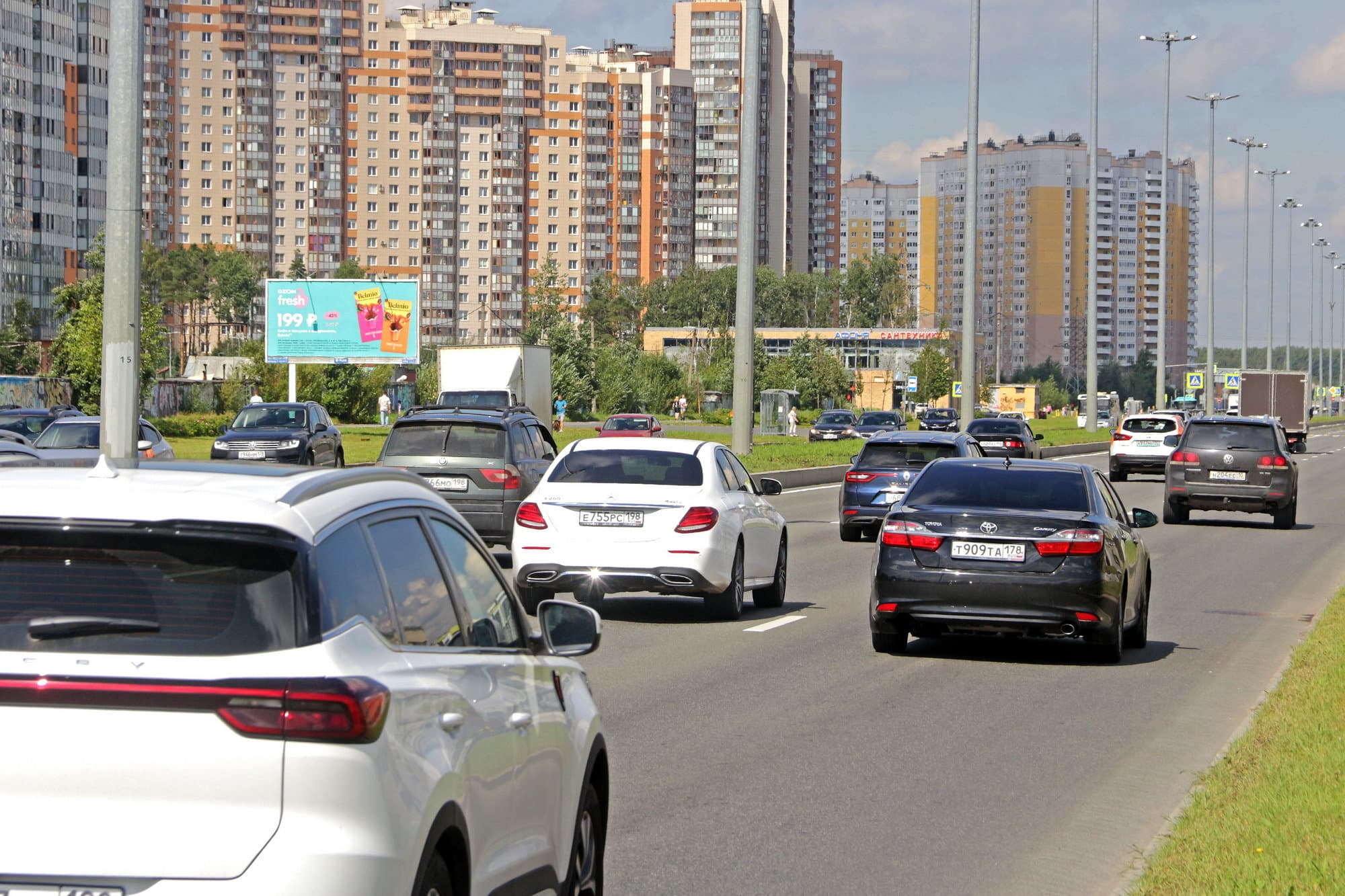 Санкт-Петербург. Парашютная ул. 44 / Автобусная ул. (из центра), сторона Б