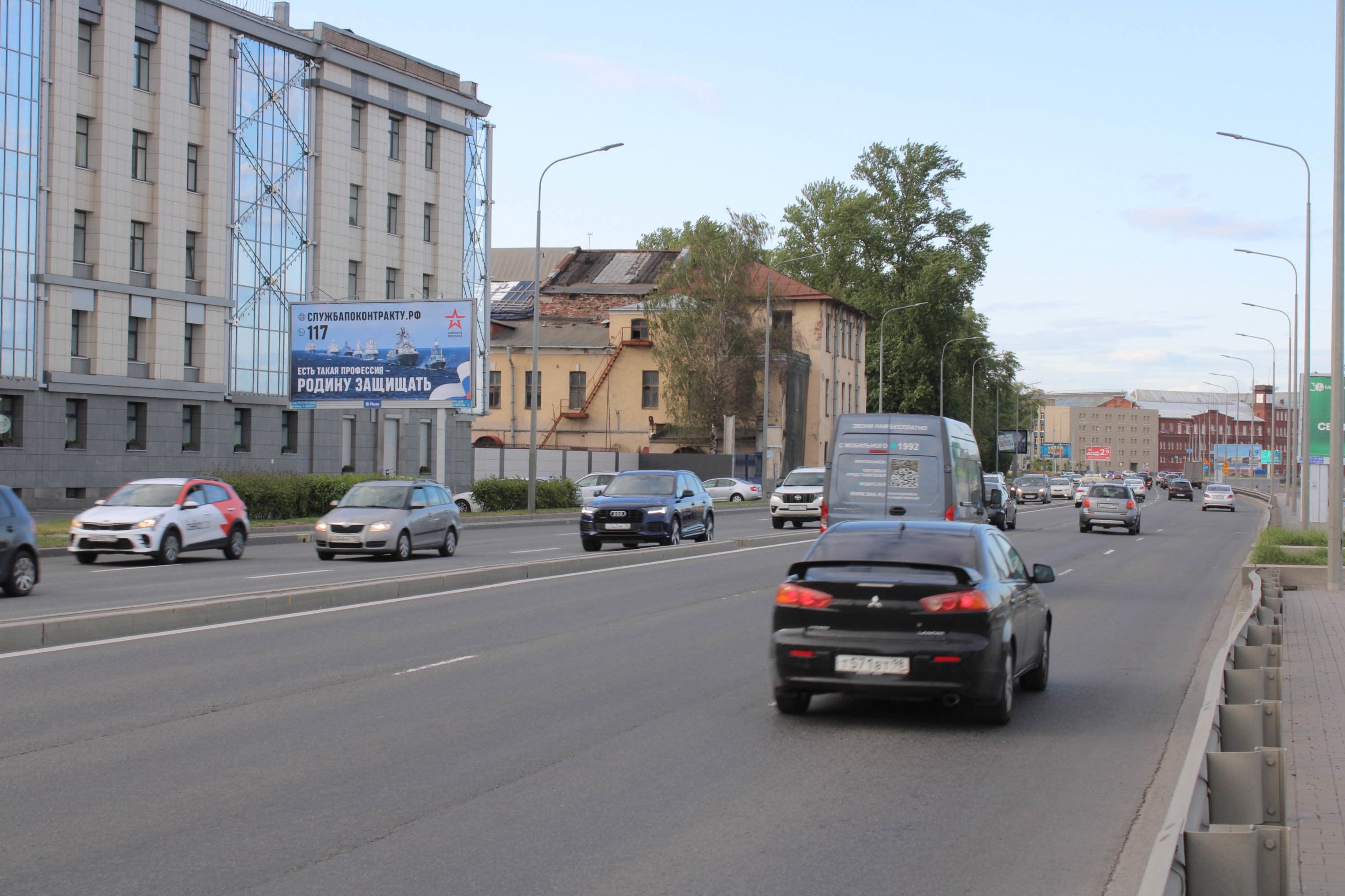 Санкт-Петербург. Свердловская наб. 4 Б / БЦ "Феникс" (из центра), сторона Б