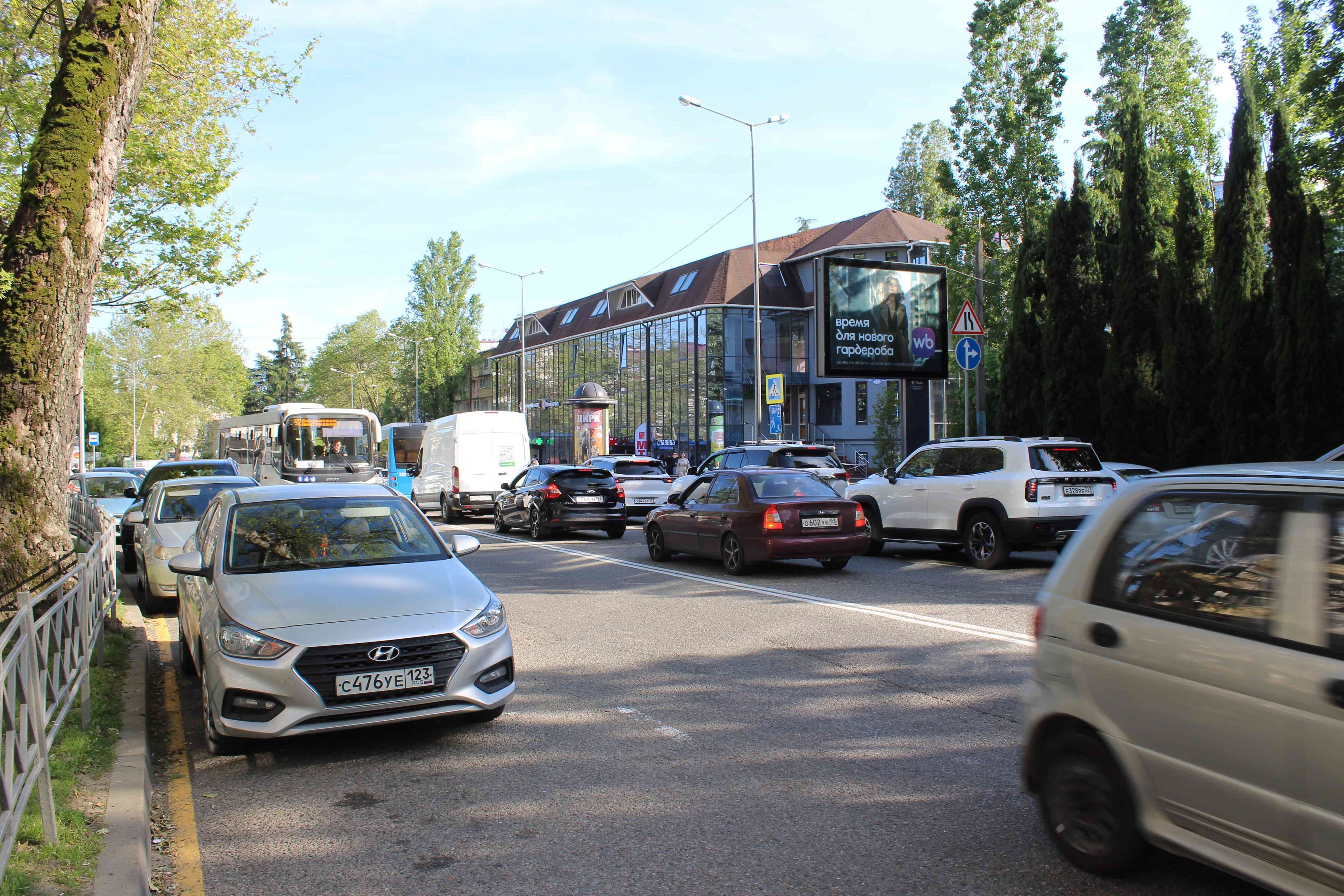 Реклама 2.7x3.7 по адресу Ул. Донская, 33, остановка Юбилейная, в центр