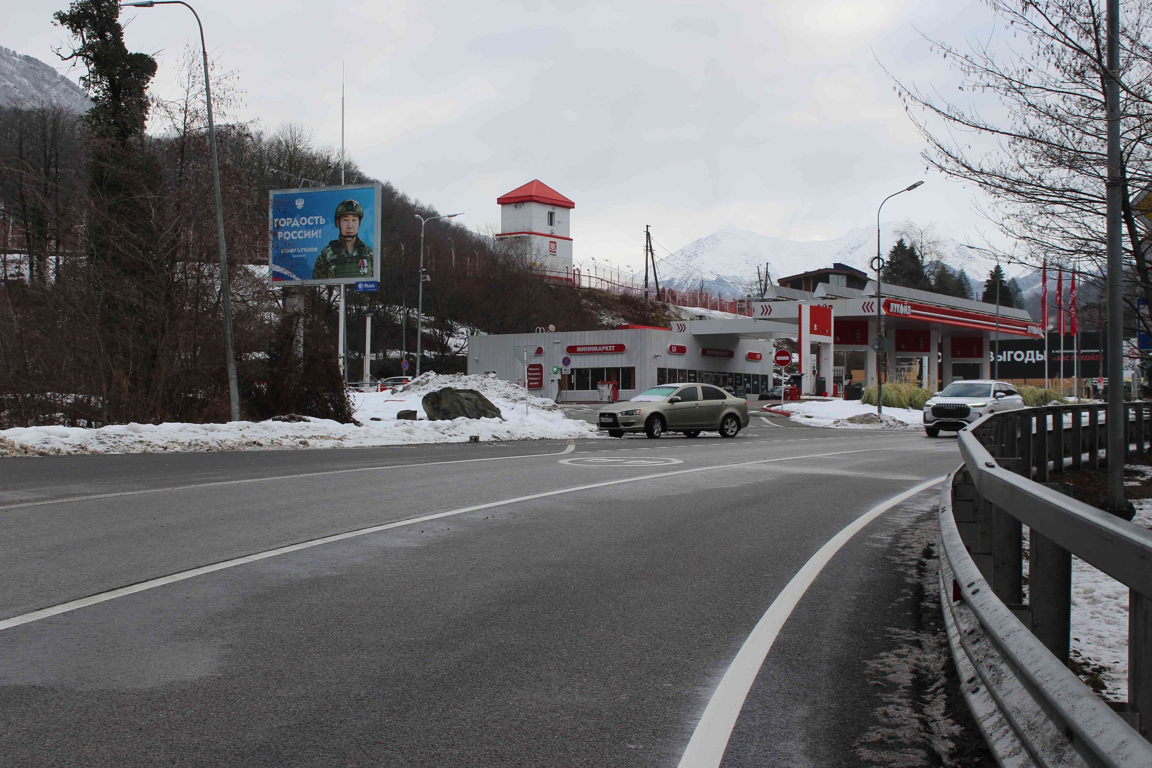 Реклама 2.7x3.7 по адресу Ул. Защитников Кавказа, 169, въезд в поселок, АЗС