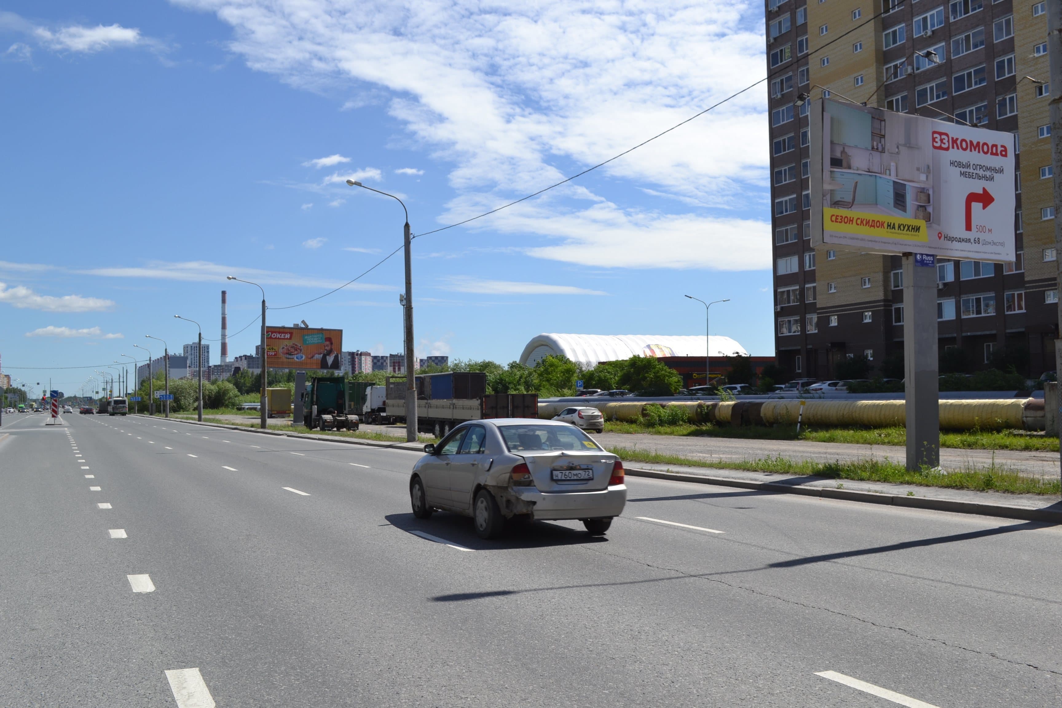 Тюмень. Широтная - напротив Моторостроителей, 9 (автостоянка), сторона А