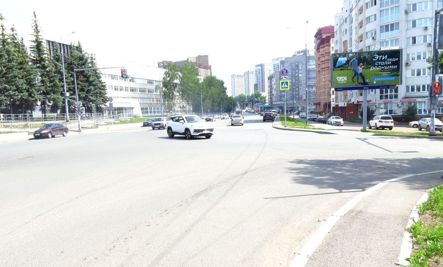 Уфа. ул. 8 марта, рядом со зданием №32/1 (призматрон), сторона А1