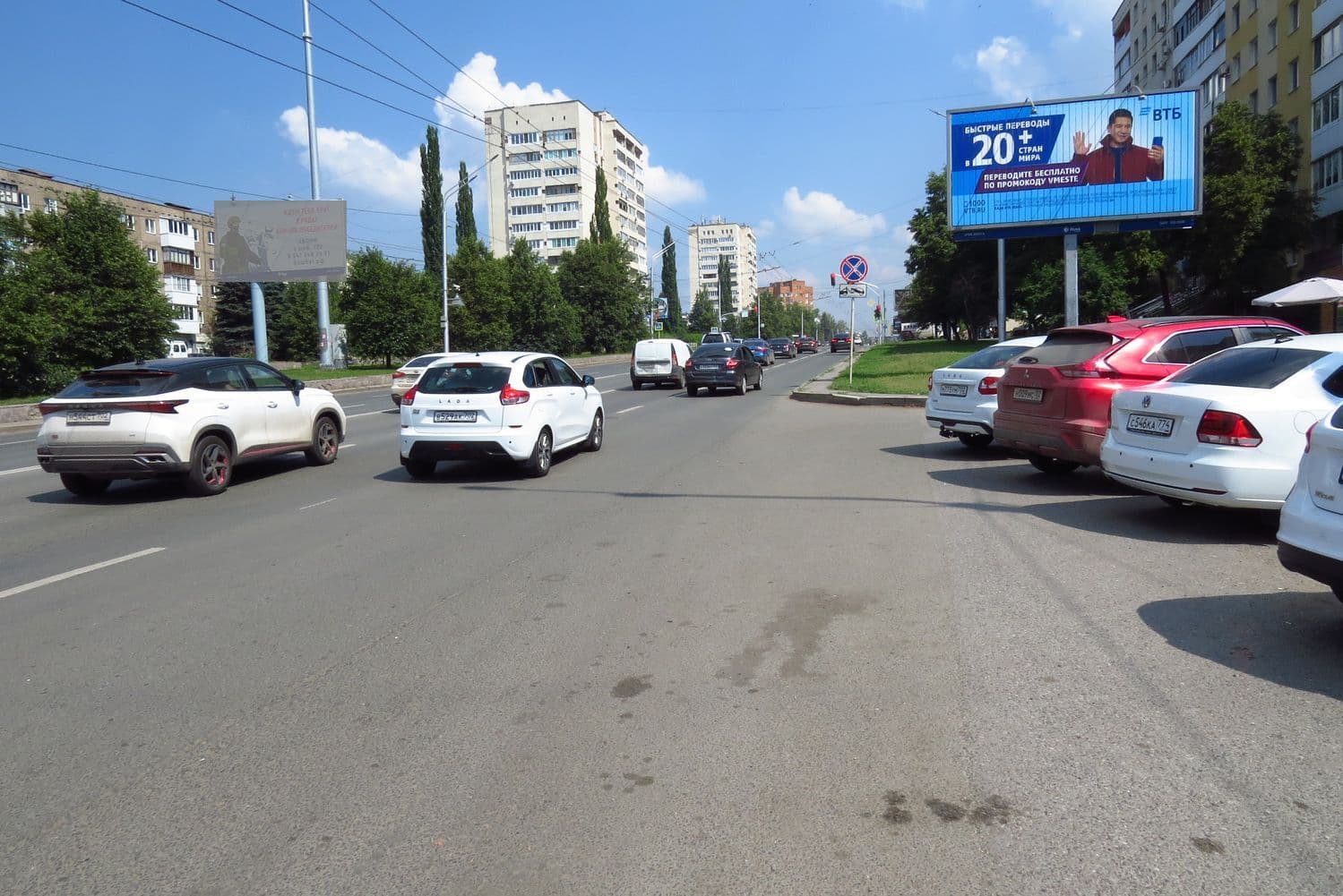Уфа. ул. Айская, рядом со зданием №54 (призматрон), сторона А1