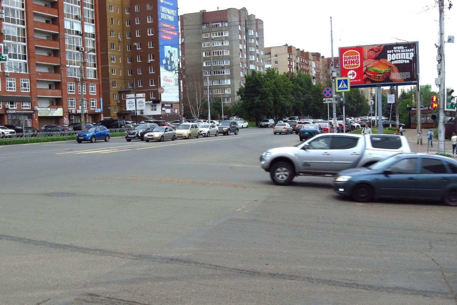 Уфа. ул. Менделеева, рядом со зданием № 137 (призматрон), сторона А1