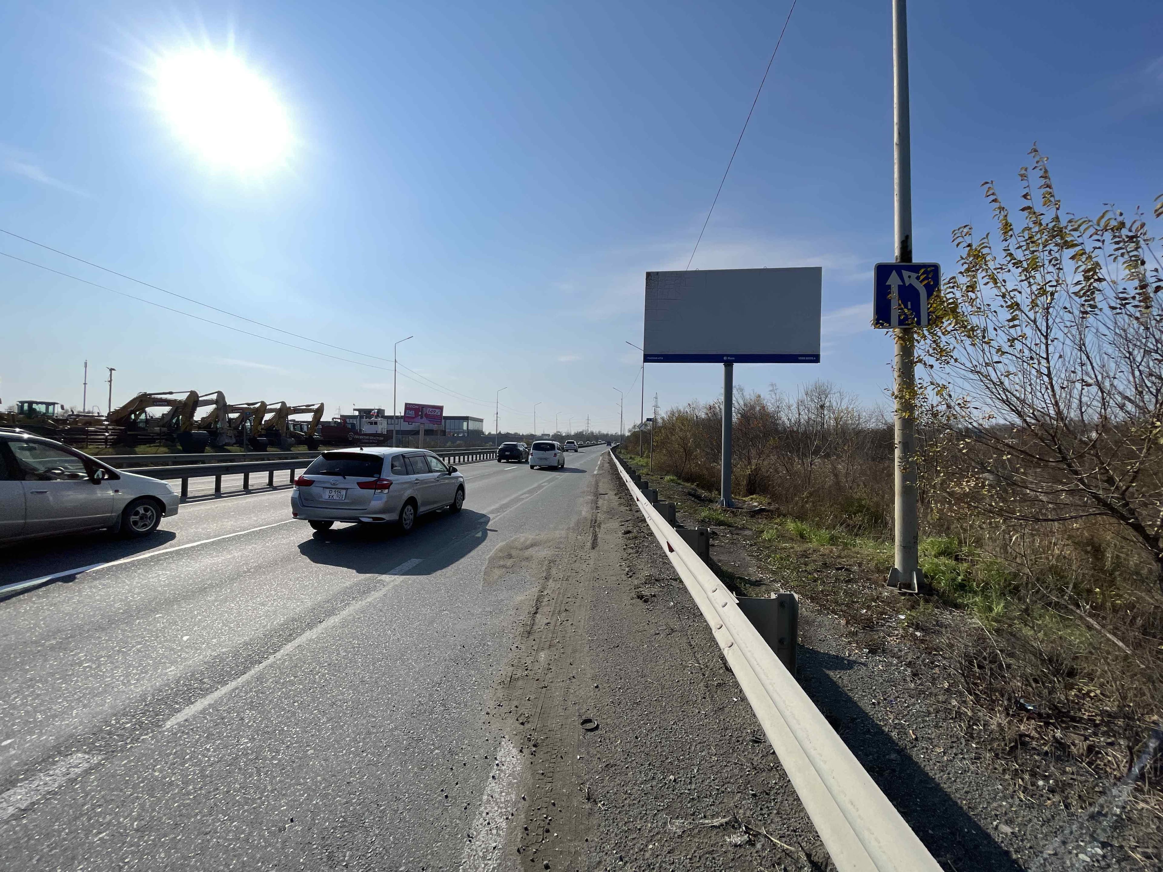 Владивосток. а/д подъезд к аэропорту г. Вл-ка, 2км+900м, слева (№ 92), А, сторона А