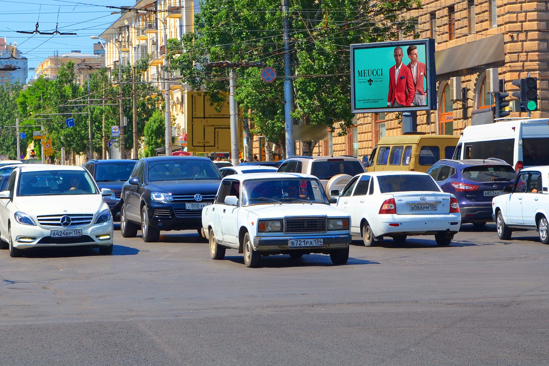Реклама 2.7x3.7 по адресу Ленина пр-т / Комсомольская  ул. (маг."ЛЭТУАЛЬ")