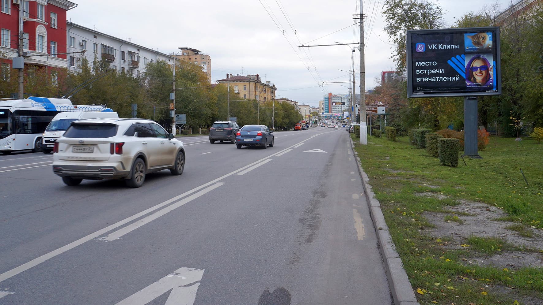 Реклама 2.7x3.7 по адресу Ленина пр-т / Пражская ул. ("Райффайзенбанк")