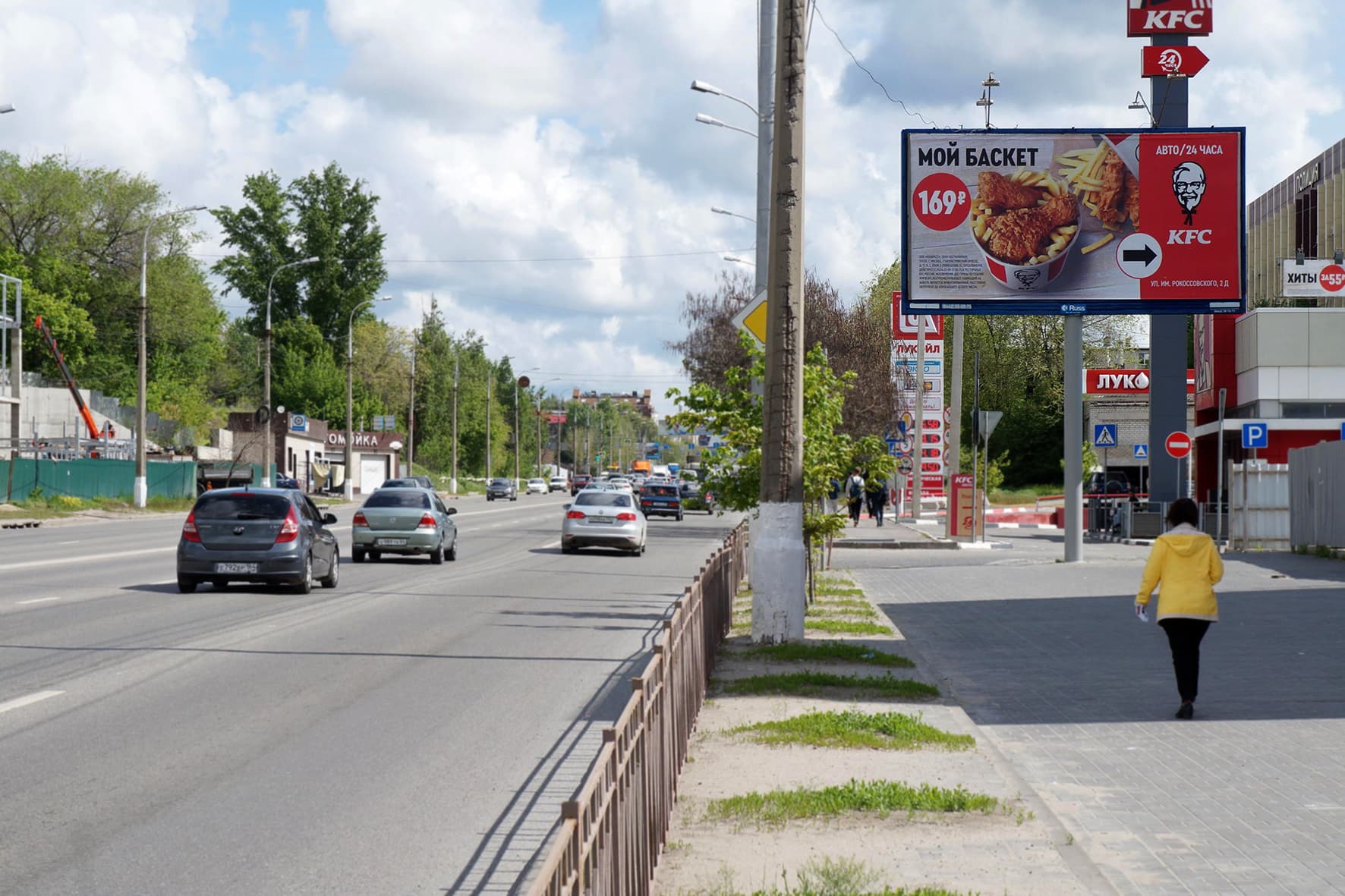 Волгоград. Череповецкая ул., напротив АЗС "Лукойл" (гипер. "Магнит-семейный"), сторона А