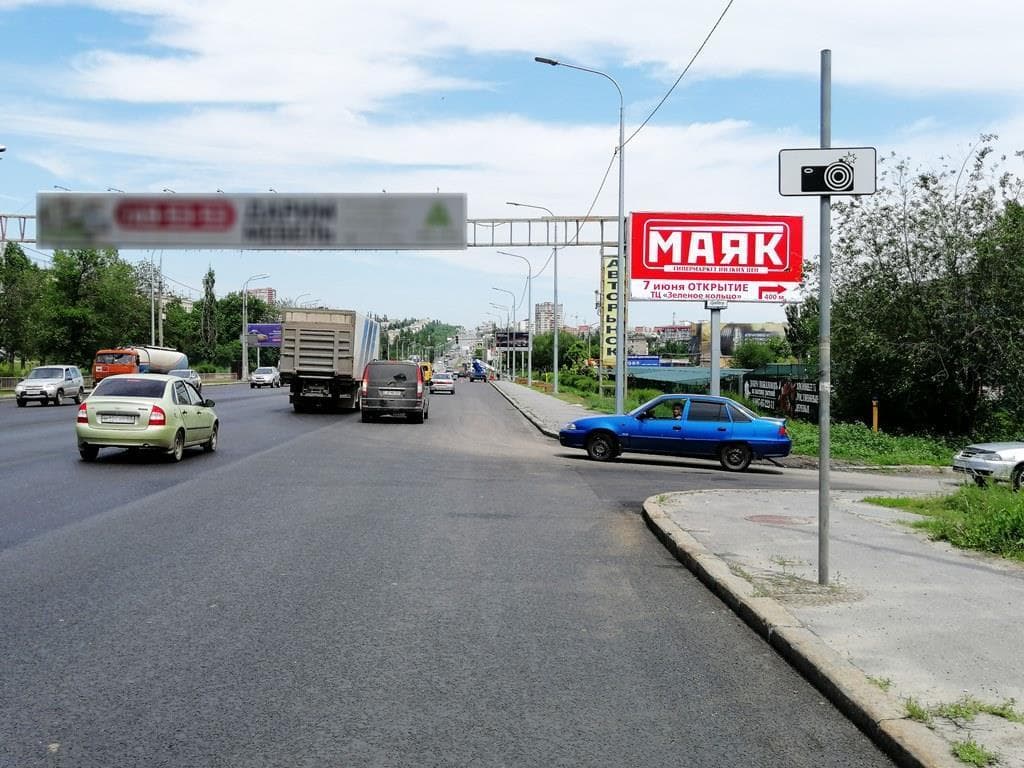 Волгоград. пр-т Университетский, в 15 м за ул. Академика Королева, сторона А