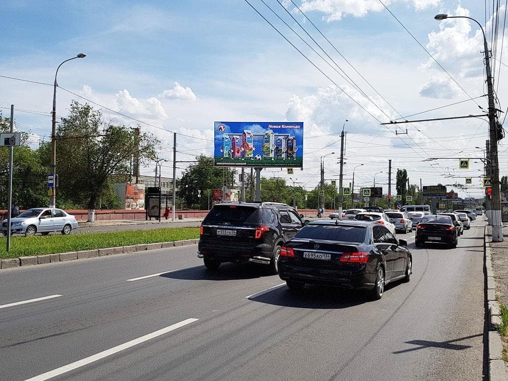 Волгоград. В.И.Ленина просп. / Металлургов просп. (в 35м от пересечения), сторона А1