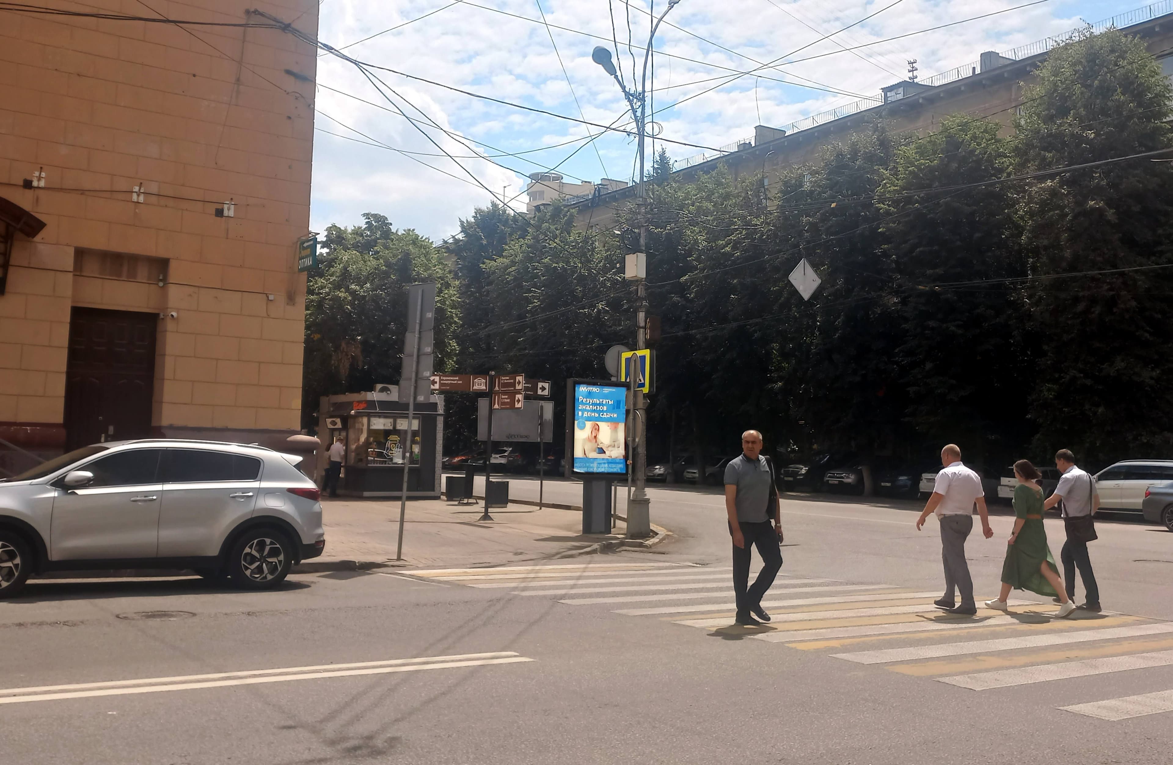 Реклама 1.2x1.8 по адресу К. Маркса ул. / Театральная ул._роллер