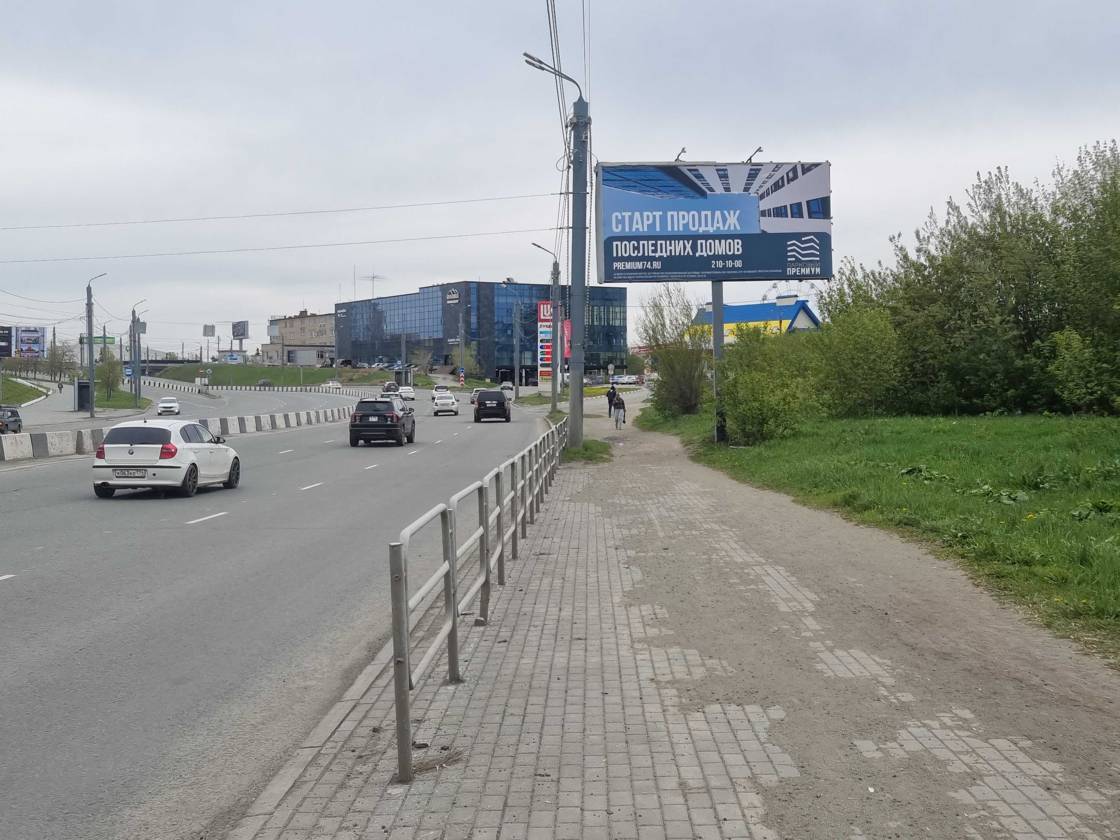 Братьев Кашириных ул./ Краснознаменная ул. (н-в Строительного рынка "Перекресток", в центр), сторона А Челябинск. Братьев Кашириных ул./ Краснознаменная ул. (н-в Строительного рынка "Перекресток", в центр), сторона А