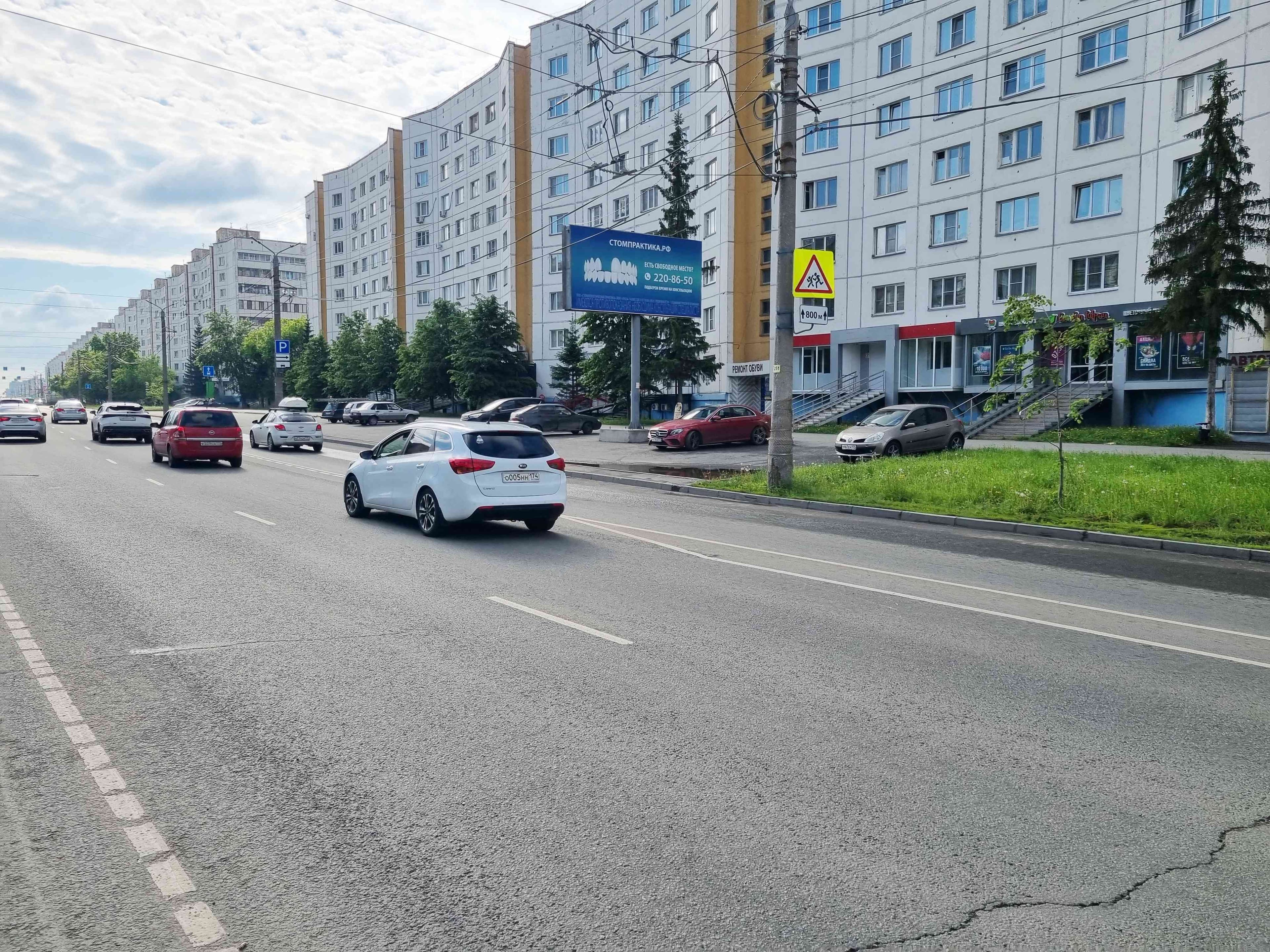 Комсомольский пр., д. 93 (магазин цветов "Fan Fan Tulpan", в центр), сторона А Челябинск. Комсомольский пр., д. 93 (магазин цветов "Fan Fan Tulpan", в центр), сторона А