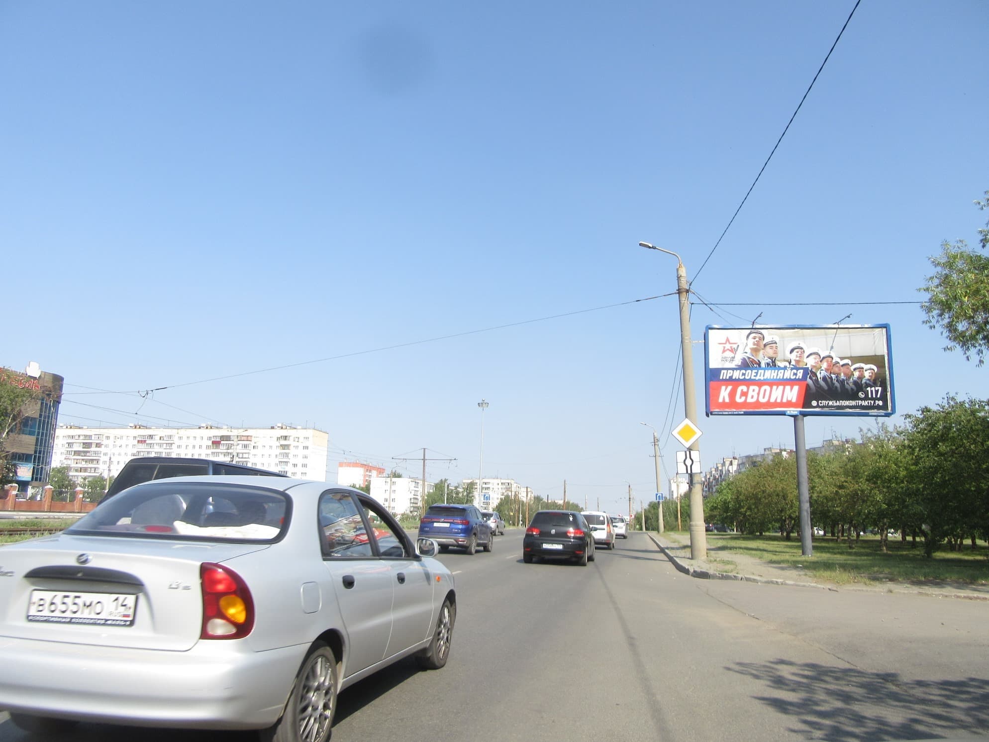 Победы пр-т, д. 295 (ТРК "Северо-Западный", перед кольцом, в центр), сторона А Челябинск. Победы пр-т, д. 295 (ТРК "Северо-Западный", перед кольцом, в центр), сторона А
