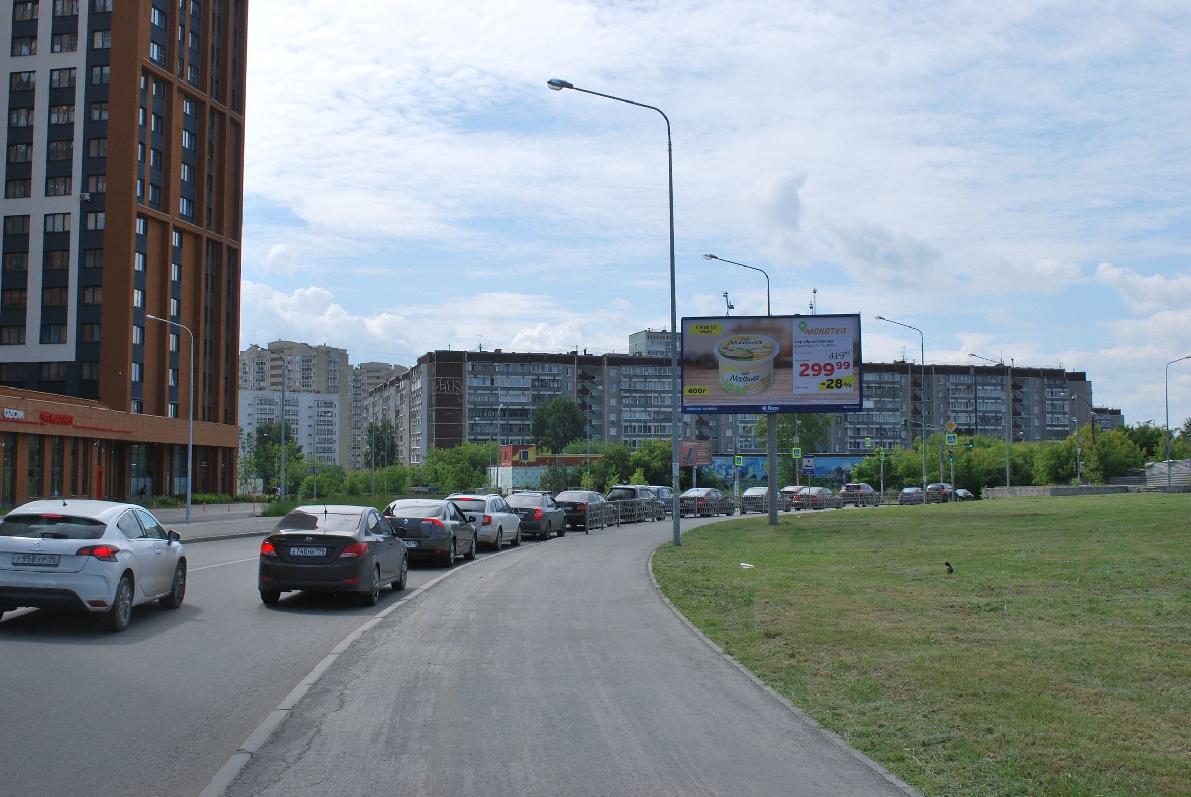 shit 3x6 Реклама 3x6 по адресу Черепанова ул. 25 / Готвальда ул., АЗС "Лукойл", ЖК "Татлин"