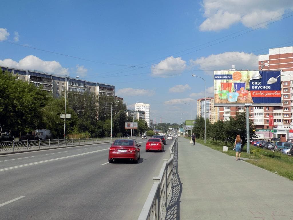 Готвальда ул., 6/1 /Бебеля ул., "Перекресток", "Вкусно и точка" (призматрон), сторона А1 Екатеринбург. Готвальда ул., 6/1 /Бебеля ул., "Перекресток", "Вкусно и точка" (призматрон), сторона А1