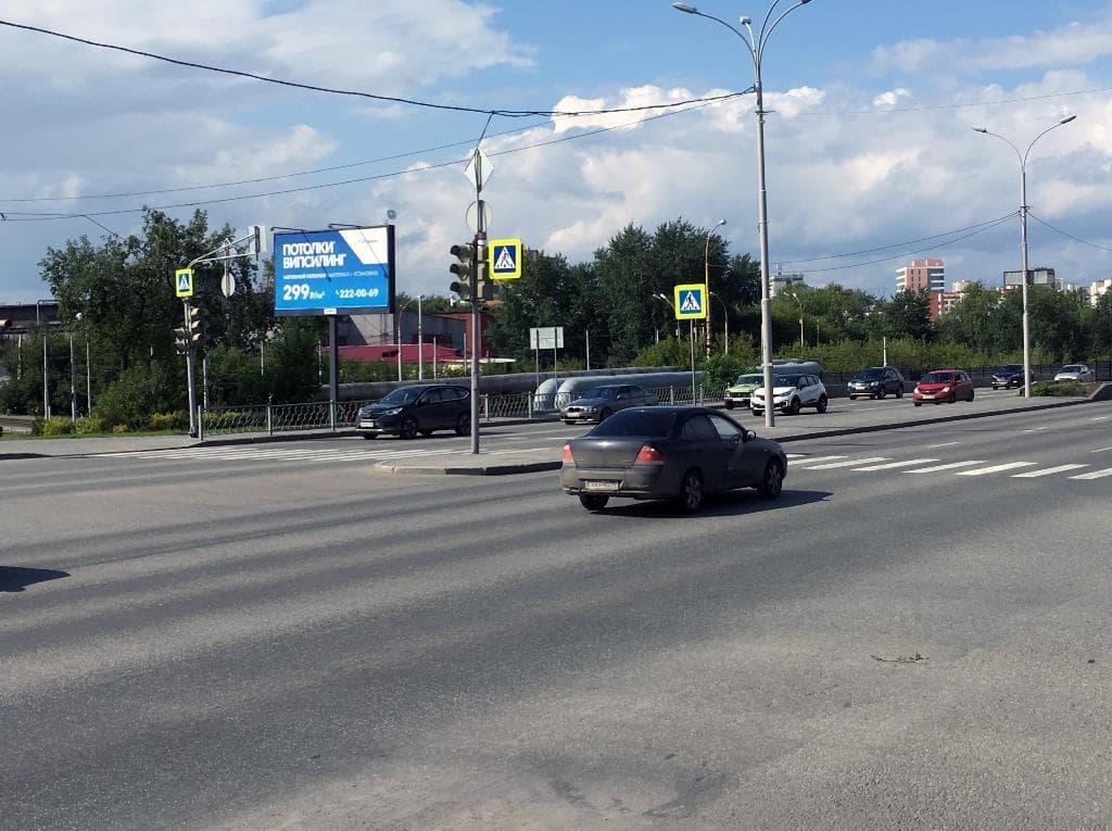 Кирова ул. / Ул. Токарей, гиперм. "Магнит Семейный", строймаркет "Сатурн", сторона Б Екатеринбург. Кирова ул. / Ул. Токарей, гиперм. "Магнит Семейный", строймаркет "Сатурн", сторона Б