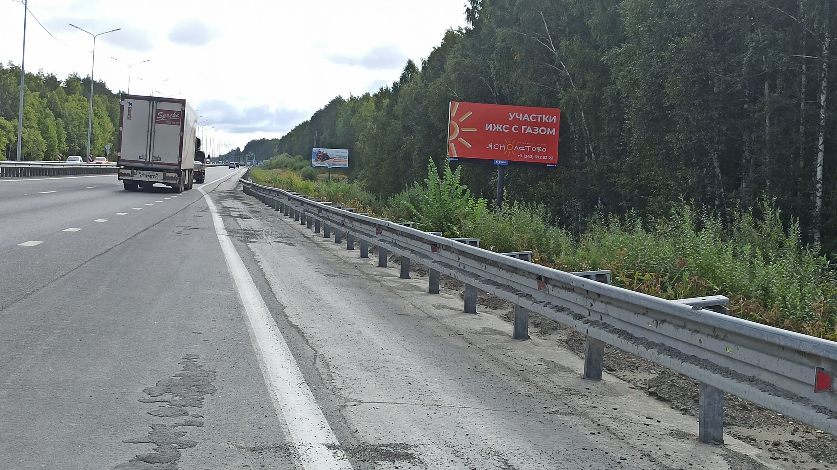 Ново-Московский тракт 348 км + 241 м (справа), ТРЦ "Мега", котедж. пос. "Карасьеозерский 2", сторона А Екатеринбург. Ново-Московский тракт 348 км + 241 м (справа), ТРЦ "Мега", котедж. пос. "Карасьеозерский 2", сторона А