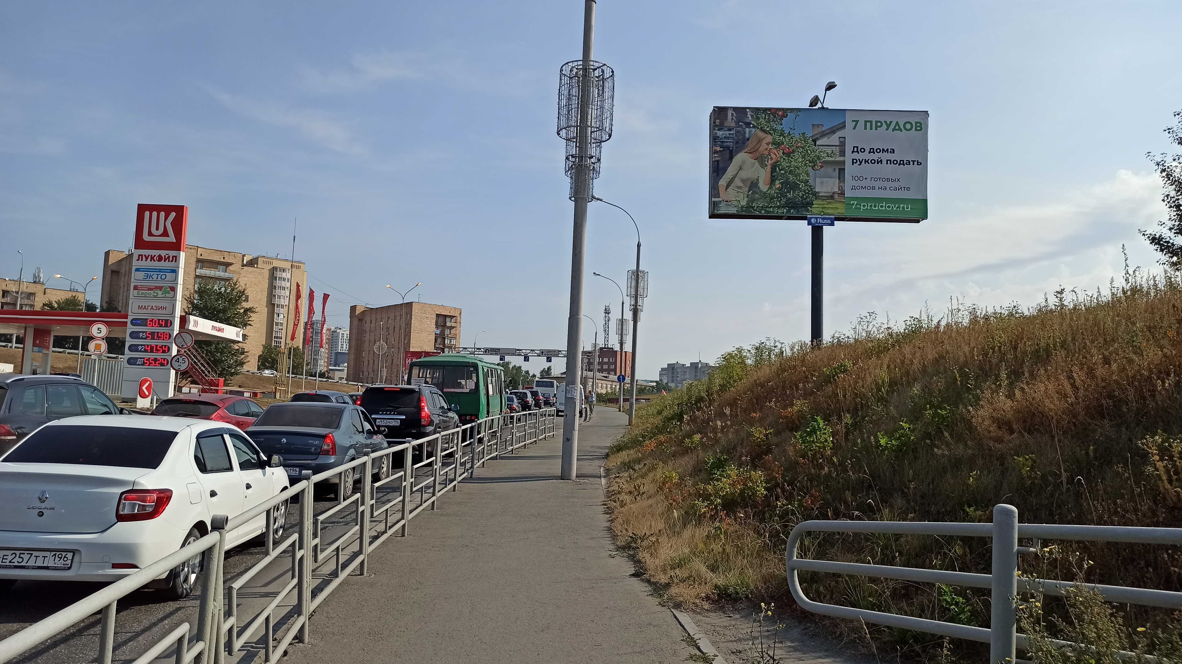 Репина 32, корп. 1 -Посадская ул., АЗС "Лукойл", стадион "Екатеринбург Арена", сторона А Екатеринбург. Репина 32, корп. 1 -Посадская ул., АЗС "Лукойл", стадион "Екатеринбург Арена", сторона А
