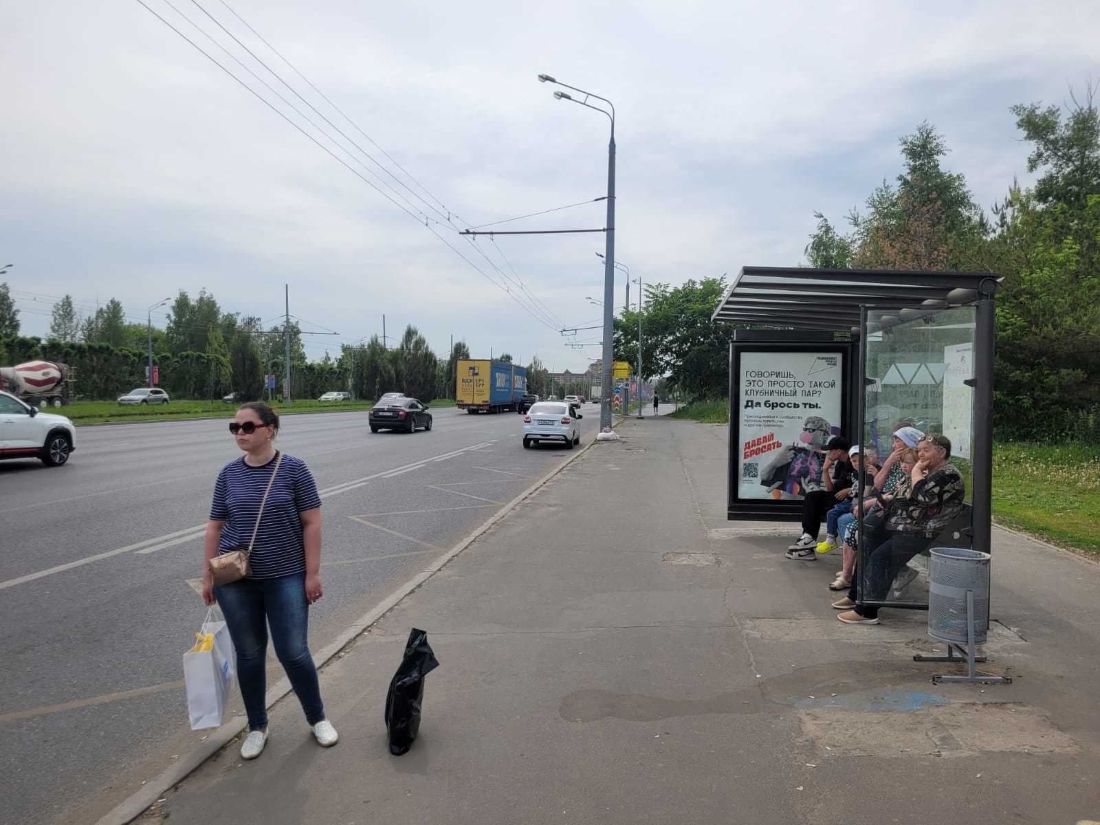 Победы пр-т / ост. "Деревня Универсиады” при движении от Хусаина Мавлютова ул. в сторону Оренбургский Тракт ул., сторона А2 Казань. Победы пр-т / ост. "Деревня Универсиады” при движении от Хусаина Мавлютова ул. в сторону Оренбургский Тракт ул., сторона А2