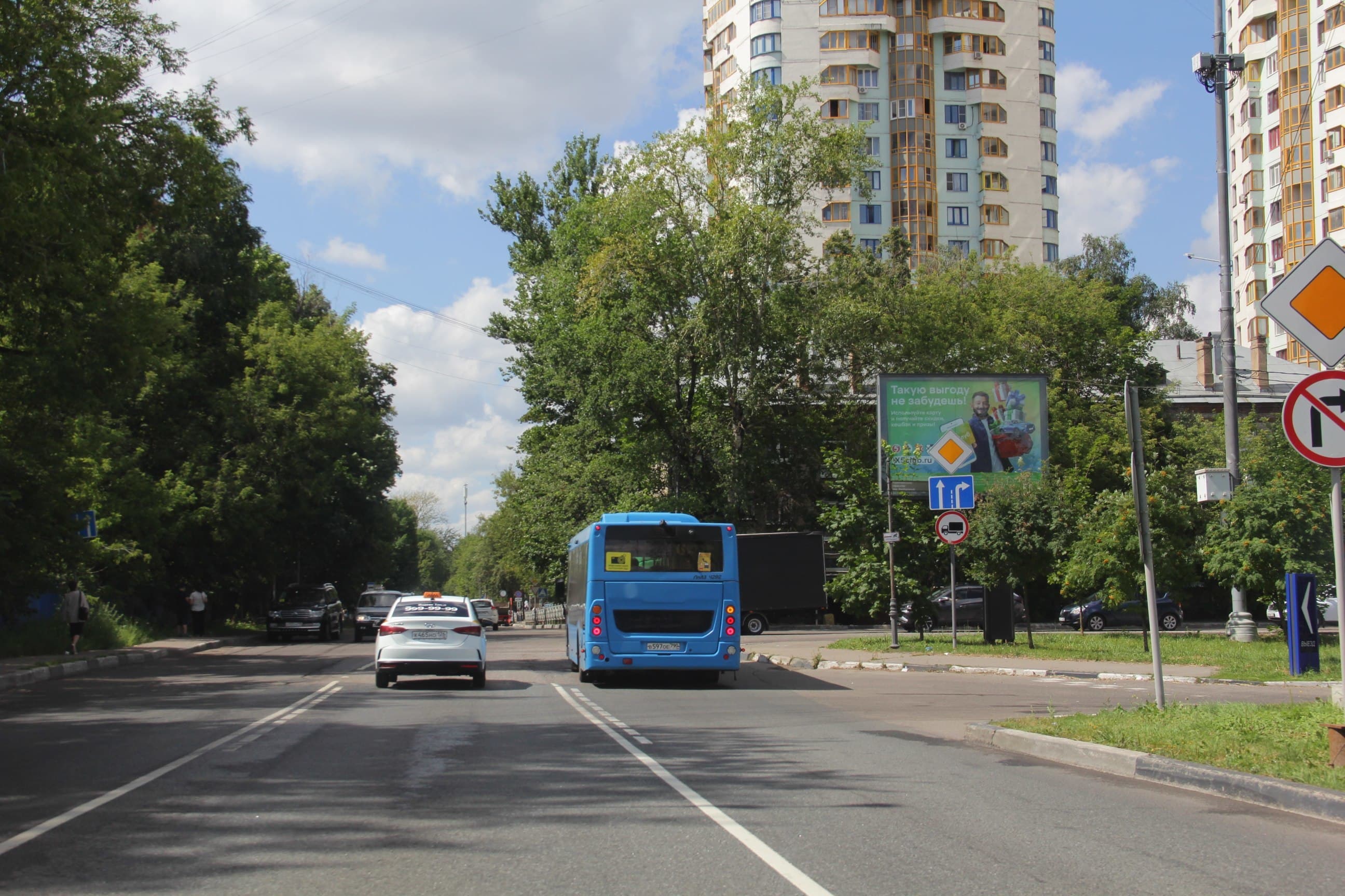 ул. Библиотечная, д. 38 (напротив), 30 м до поворота на ул. Совхозная, микрорайон Левобережный, №CB87A1, сторона А1 Химки. ул. Библиотечная, д. 38 (напротив), 30 м до поворота на ул. Совхозная, микрорайон Левобережный, №CB87A1, сторона А1