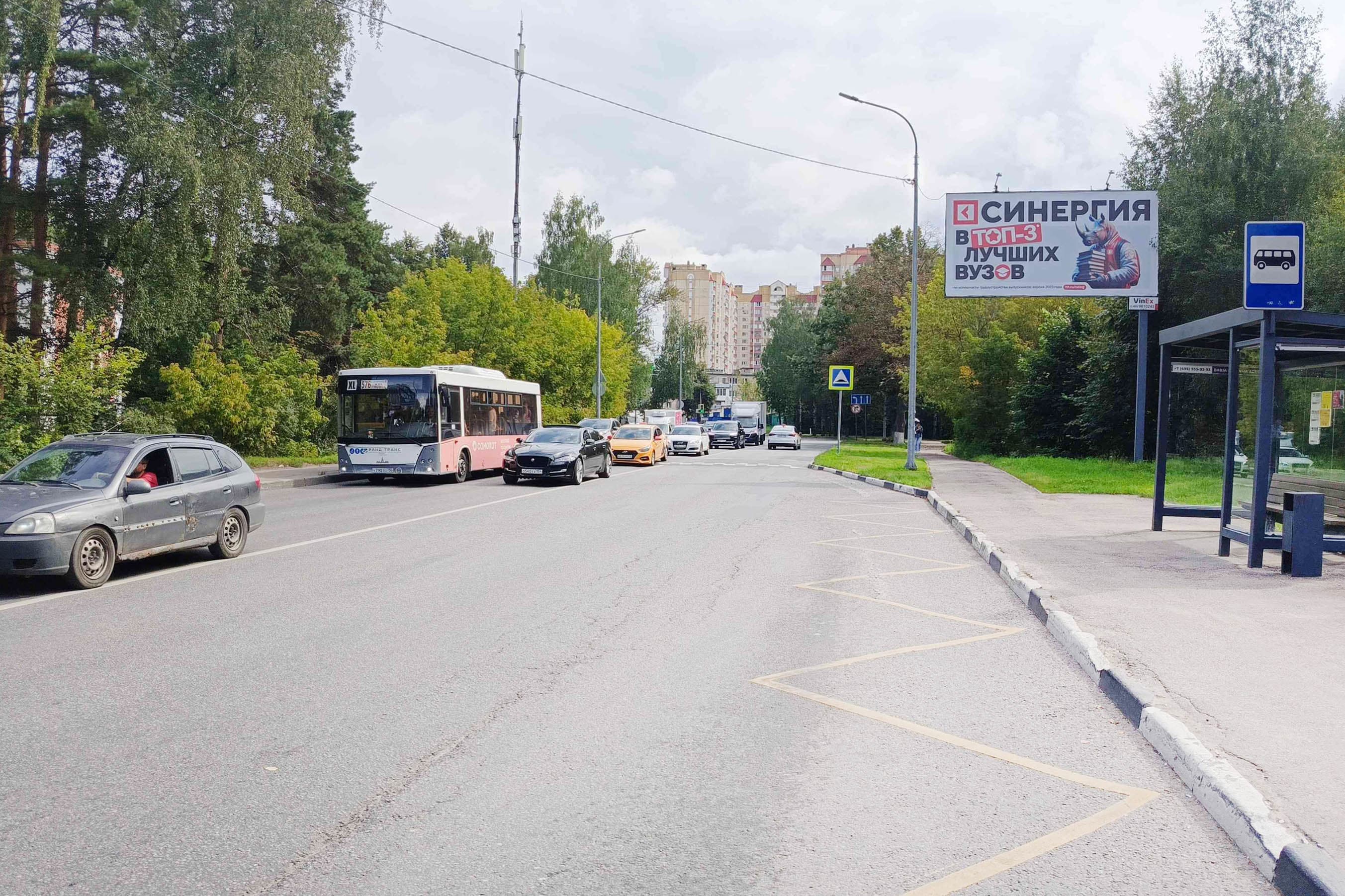 ул. Пионерская, в сторону пр-д Циолковского, сразу после остановки общественного транспорта «Гимназия», №932A, сторона А Королёв. ул. Пионерская, в сторону пр-д Циолковского, сразу после остановки общественного транспорта «Гимназия», №932A, сторона А
