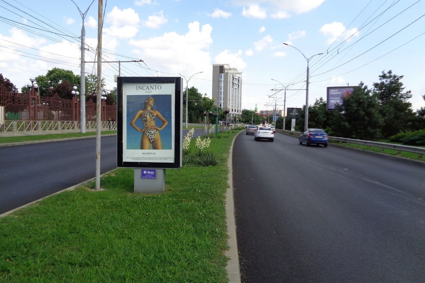 shit 3x6 Реклама 1.2x1.8 по адресу Кубанская Набережная ул., (напротив № 47/А, на разделительной полосе)