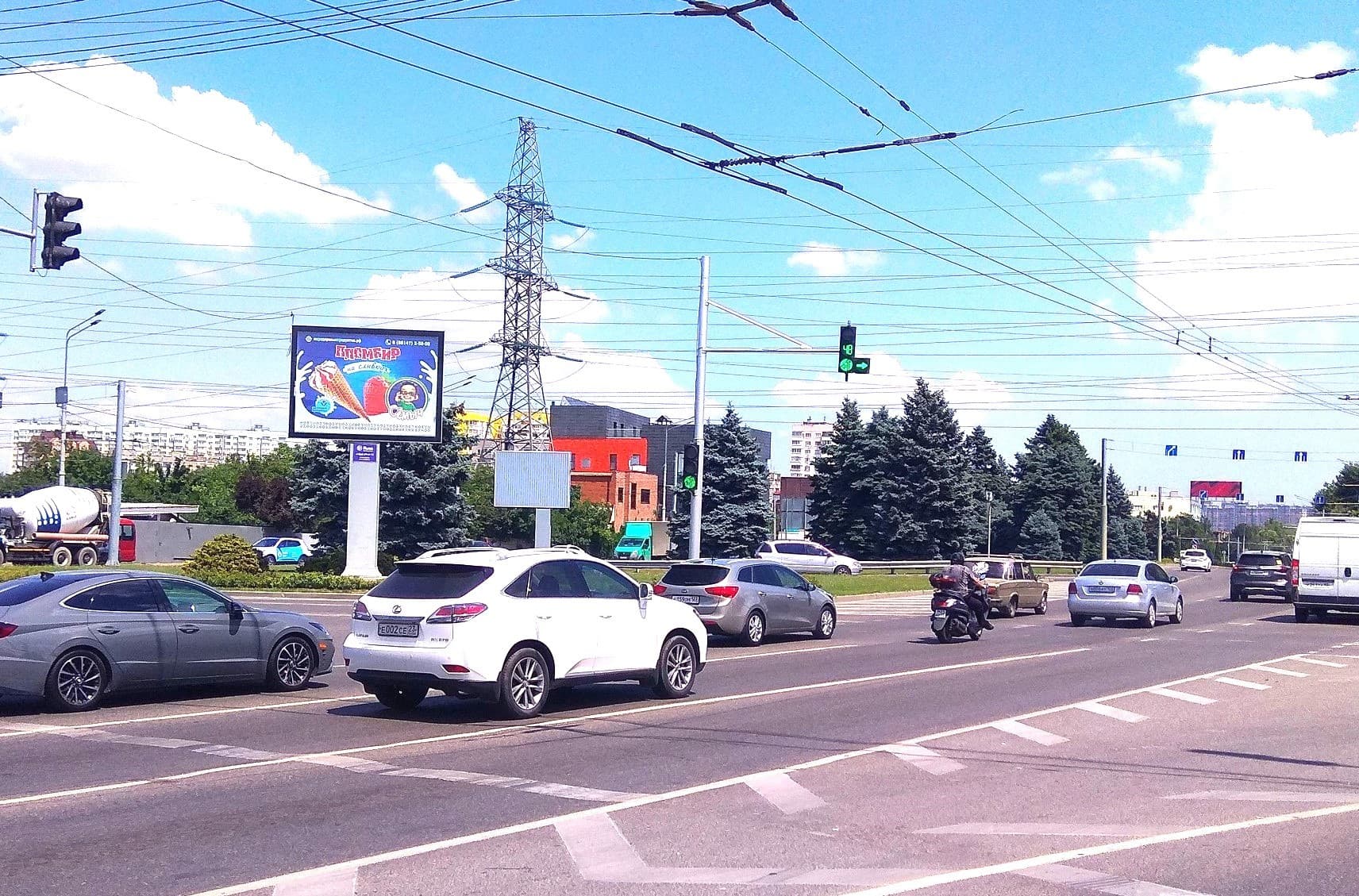 shit 3x6 Реклама 2.7x3.7 по адресу Мачуги ул., 9/1 (на разделительной полосе, позиция 1) (скроллер)