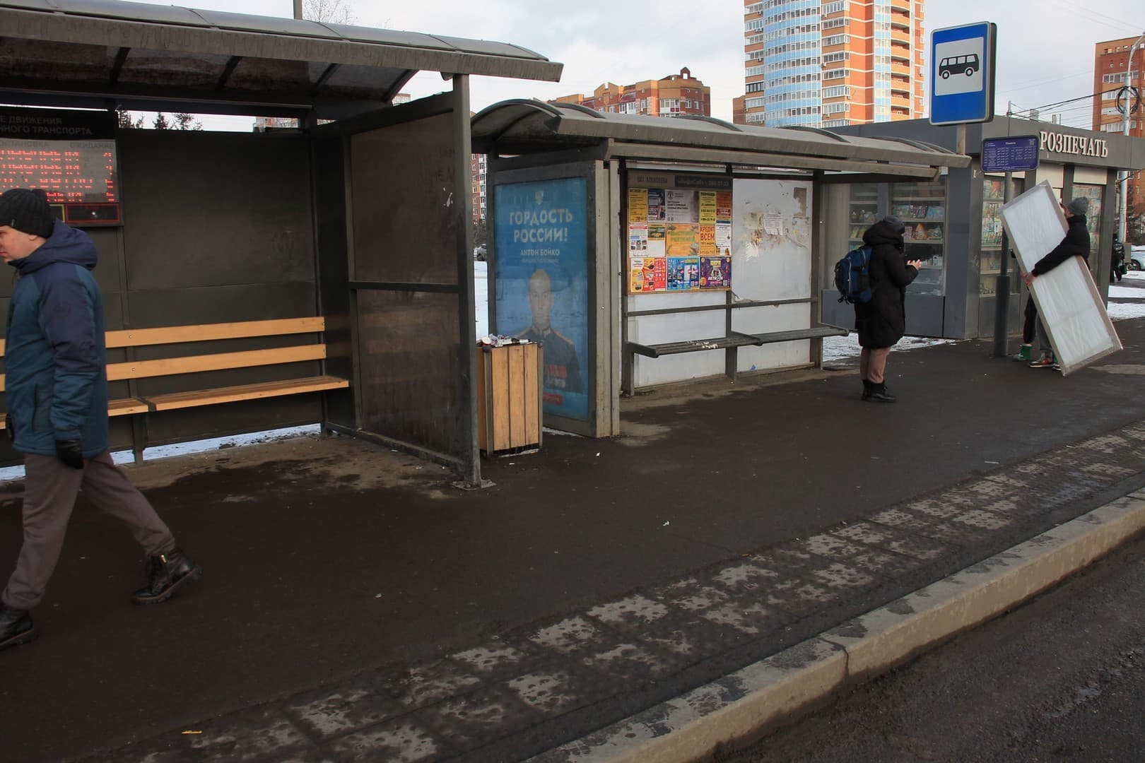 shit 3x6 Реклама 1.2x1.8 по адресу Авиаторов ул. / Алексеева ул. (ост. "ТРЦ Планета")