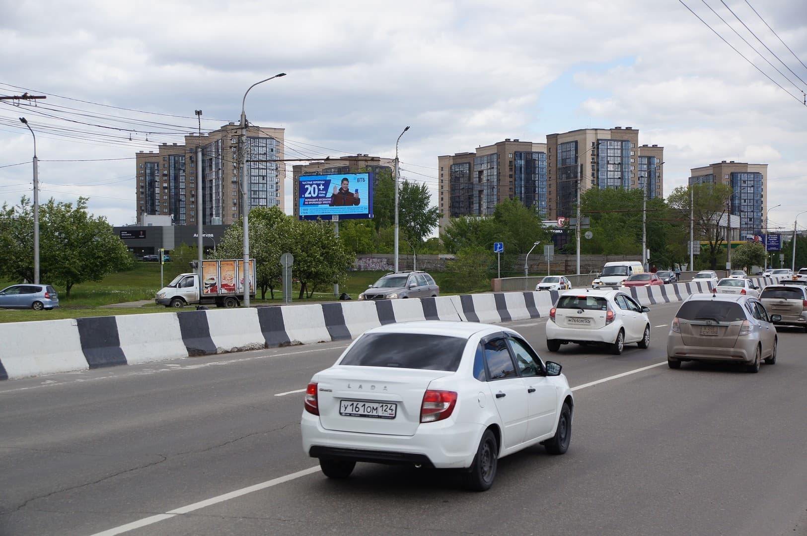 shit 3x6 Реклама 3x6 по адресу Партизана Железняка перед съездом на ул. Авиаторов в сторону ул. Белинского (Digital)