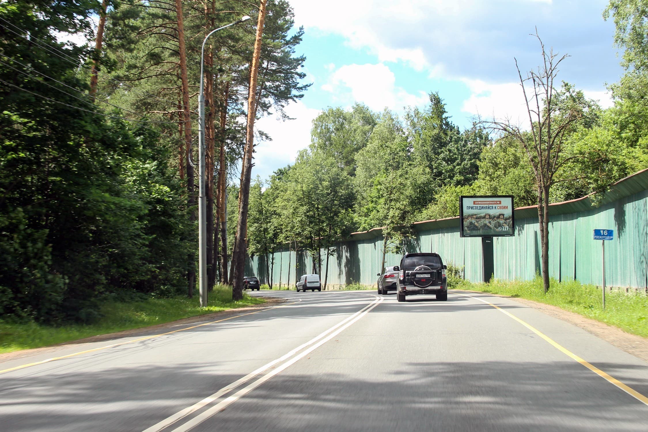 Рублево-Успенское ш. 16,044 км от МКАД, п. Горки-2, в область (скроллер), сторона А3 Московская область. Рублево-Успенское ш. 16,044 км от МКАД, п. Горки-2, в область (скроллер), сторона А3