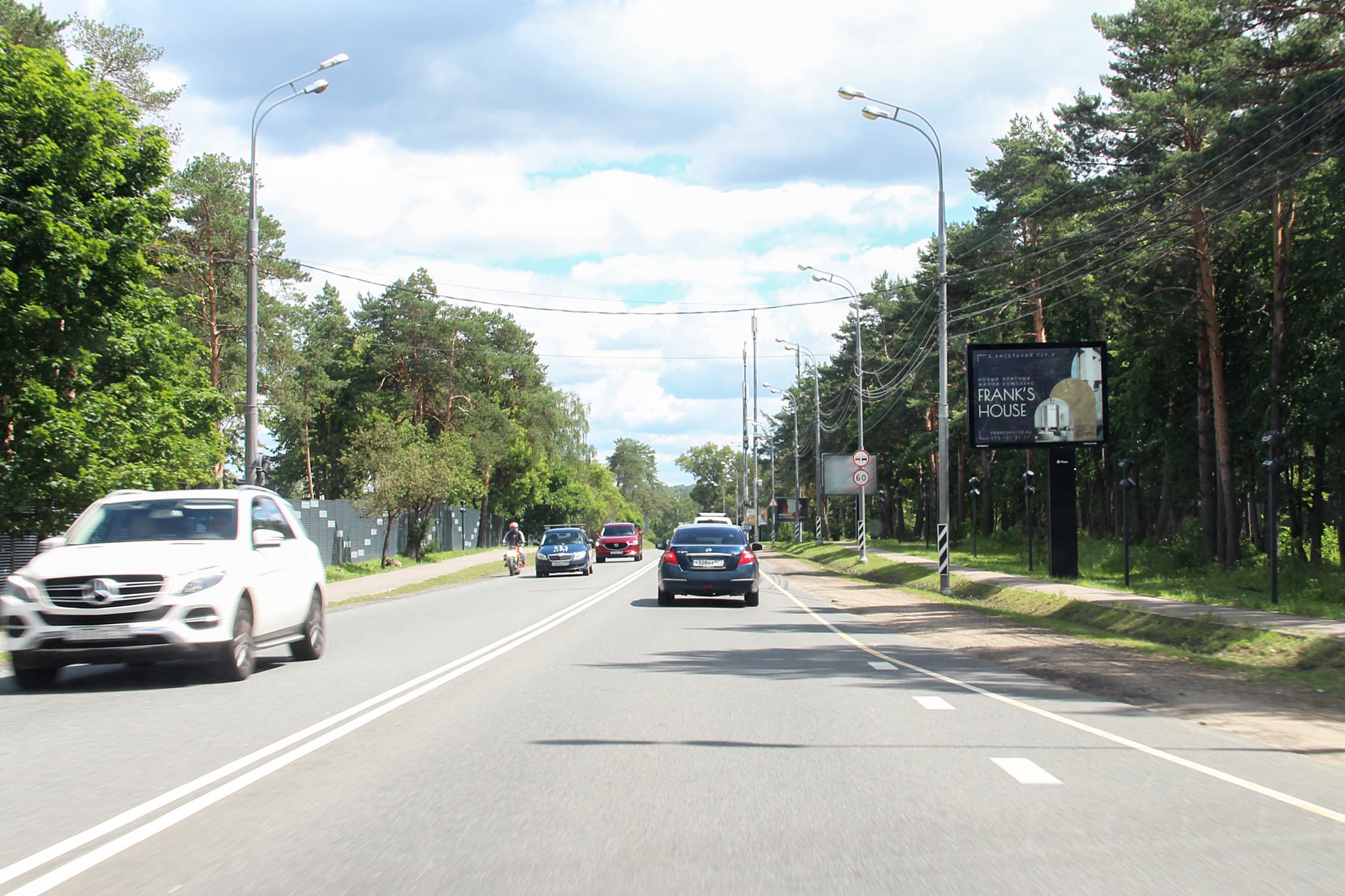 Рублево-Успенское ш. 5,687 км от МКАД, д. Раздоры, в Москву (скроллер), сторона А1 Московская область. Рублево-Успенское ш. 5,687 км от МКАД, д. Раздоры, в Москву (скроллер), сторона А1