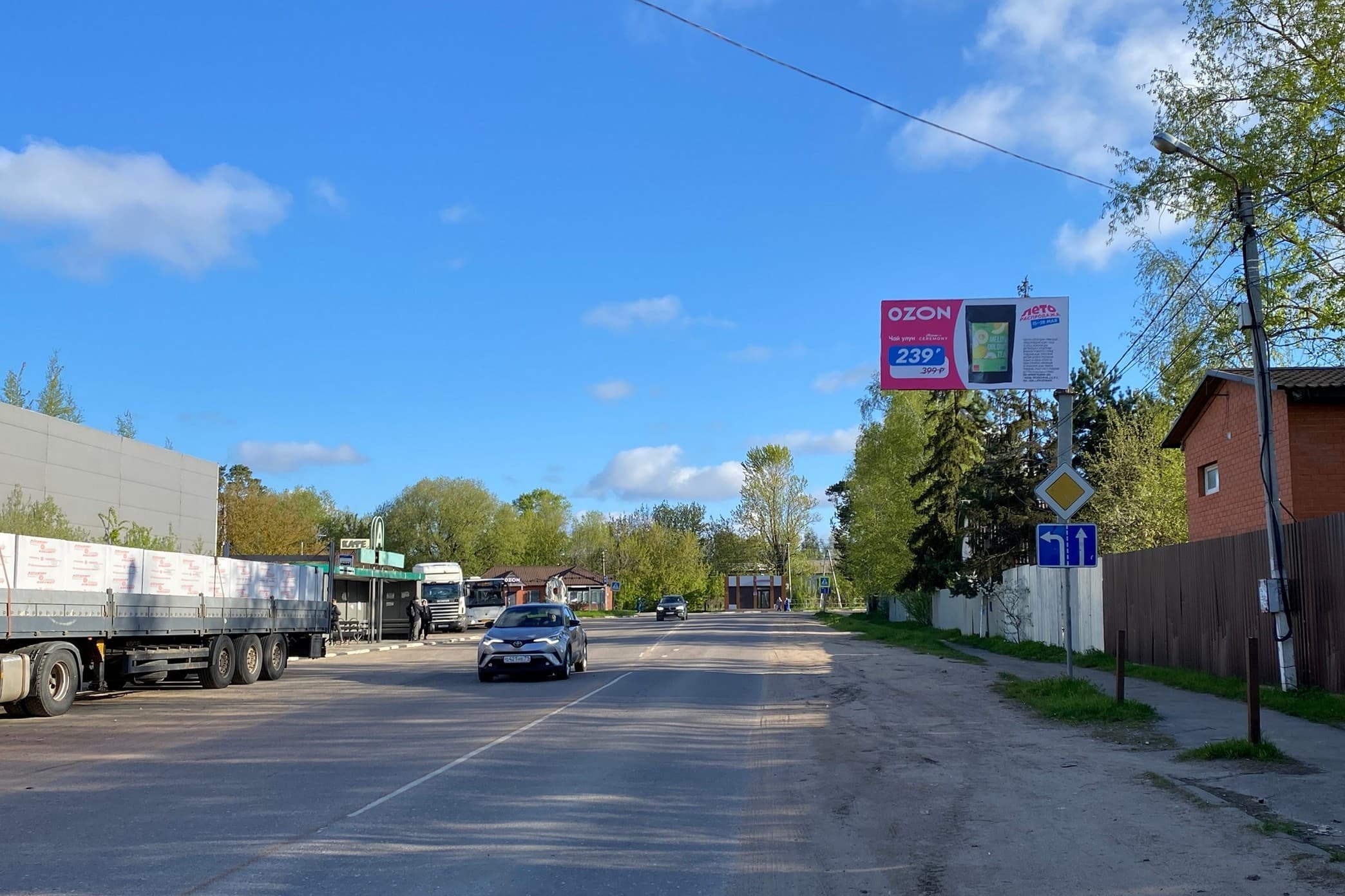 Одинцовский район, пос. Жаворонки, ул. Железнодорожная, д. 28, сторона А Московская область. Одинцовский район, пос. Жаворонки, ул. Железнодорожная, д. 28, сторона А