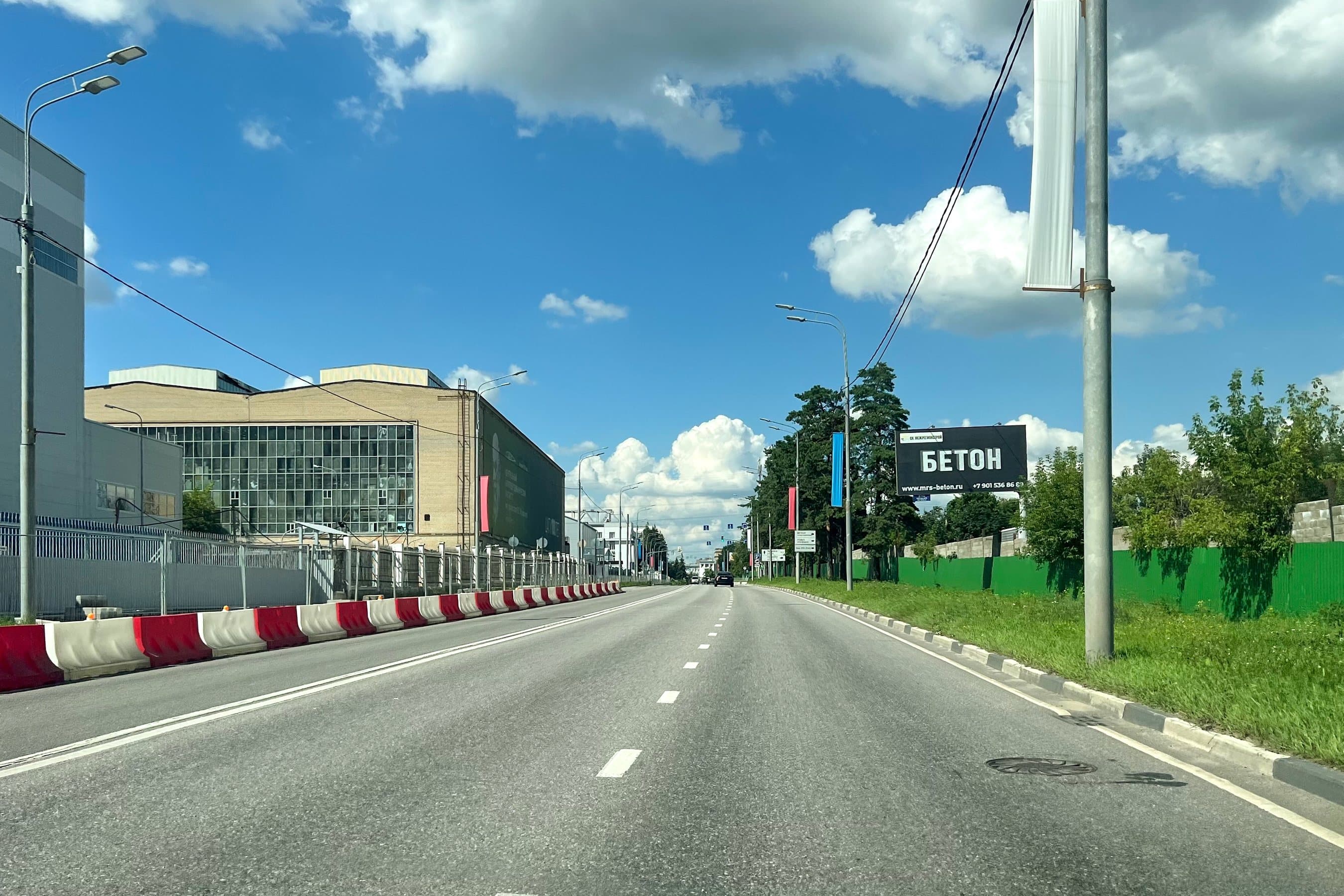 Туполевское шоссе, нечетная сторона, 150 м до Х с ул. Горького, сторона А Жуковский. Туполевское шоссе, нечетная сторона, 150 м до Х с ул. Горького, сторона А