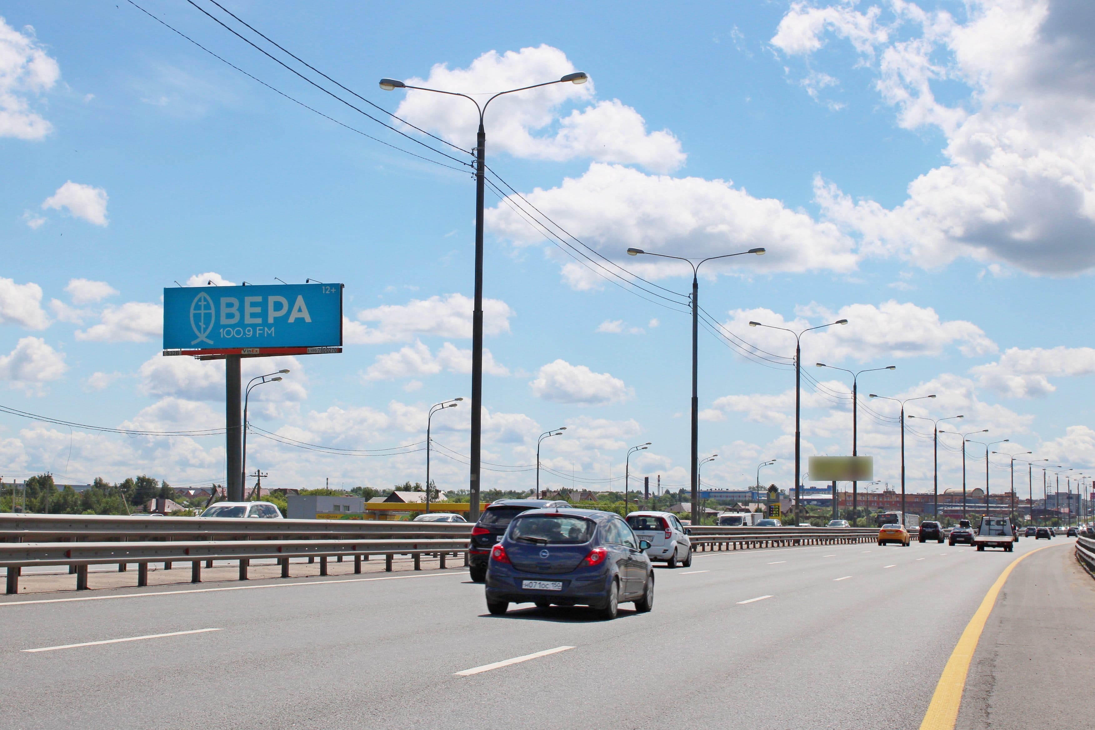 М2 Крым (Симферопольское шоссе), км 33+800 лево (км 12+900 от МКАД), в область, S32B, сторона Б Московская область. М2 Крым (Симферопольское шоссе), км 33+800 лево (км 12+900 от МКАД), в область, S32B, сторона Б