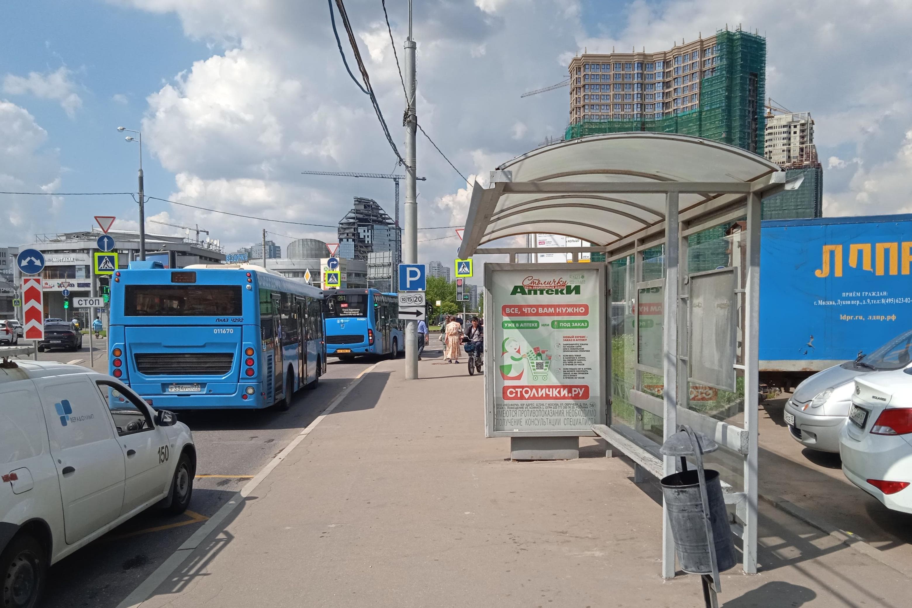 26-ти Бакинских Комиссаров ул. 6к1 - ост. "26-ти Бакинских Комиссаров ул. 3", сторона А Москва. 26-ти Бакинских Комиссаров ул. 6к1 - ост. "26-ти Бакинских Комиссаров ул. 3", сторона А