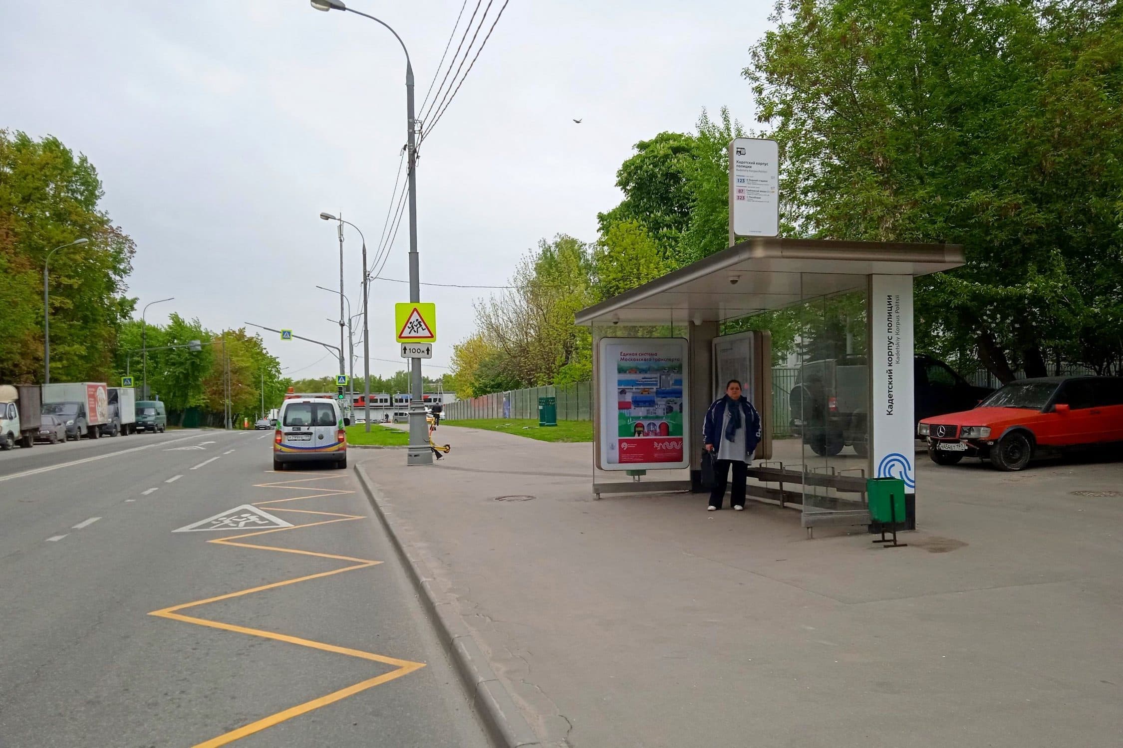 4-й Новомихалковский пр-д / ост. "Кадетский корпус полиции" из центра, сторона А Москва. 4-й Новомихалковский пр-д / ост. "Кадетский корпус полиции" из центра, сторона А