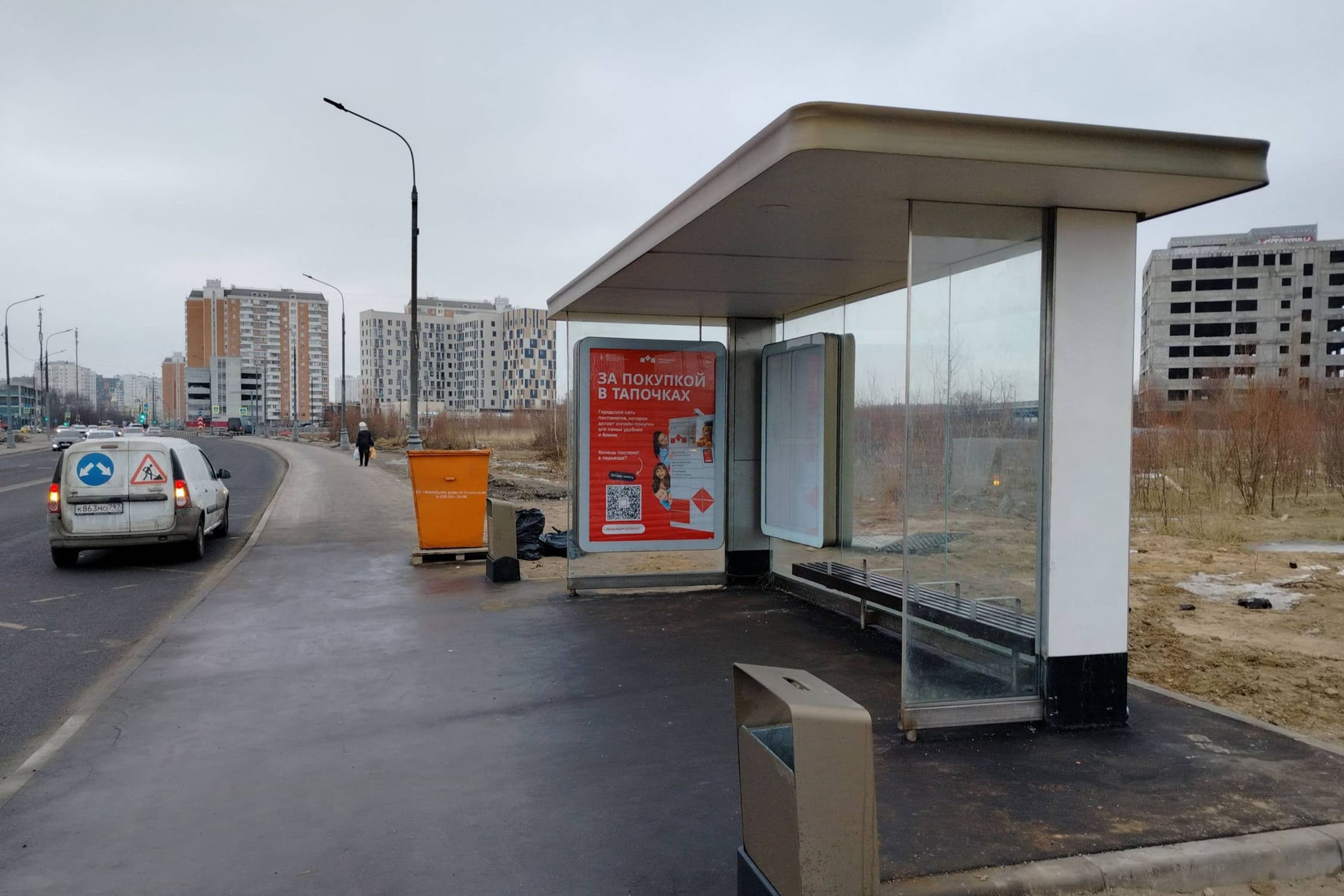 Академика Флерова ул., 150 м до съезда на Долгопрудненское шоссе - ост. "Парк Долгие Пруды", (светофор), сторона А Москва. Академика Флерова ул., 150 м до съезда на Долгопрудненское шоссе - ост. "Парк Долгие Пруды", (светофор), сторона А