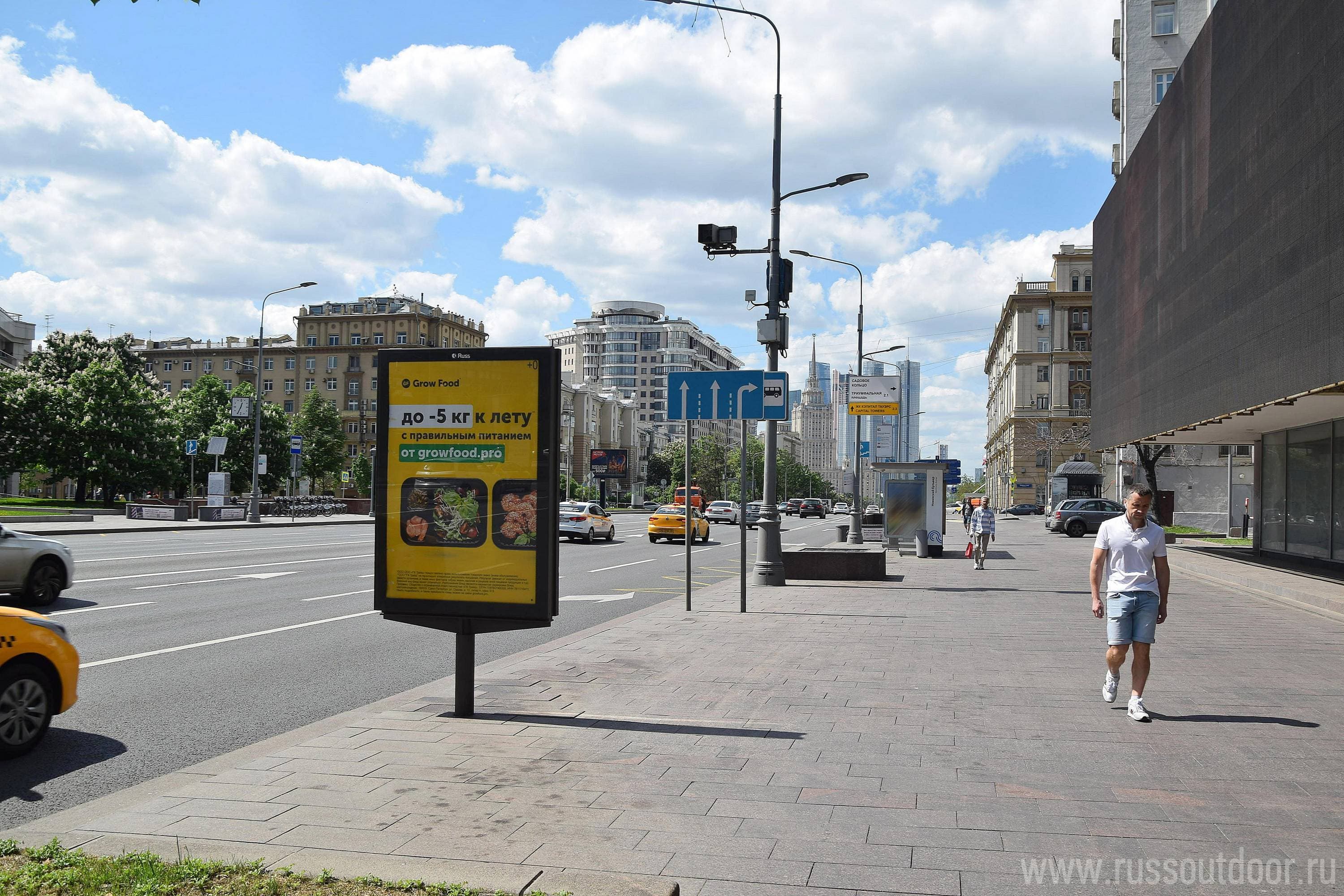 Арбат Н. 28, 70 м до съезда на Новинский б-р (роллер), сторона А1 Москва. Арбат Н. 28, 70 м до съезда на Новинский б-р (роллер), сторона А1